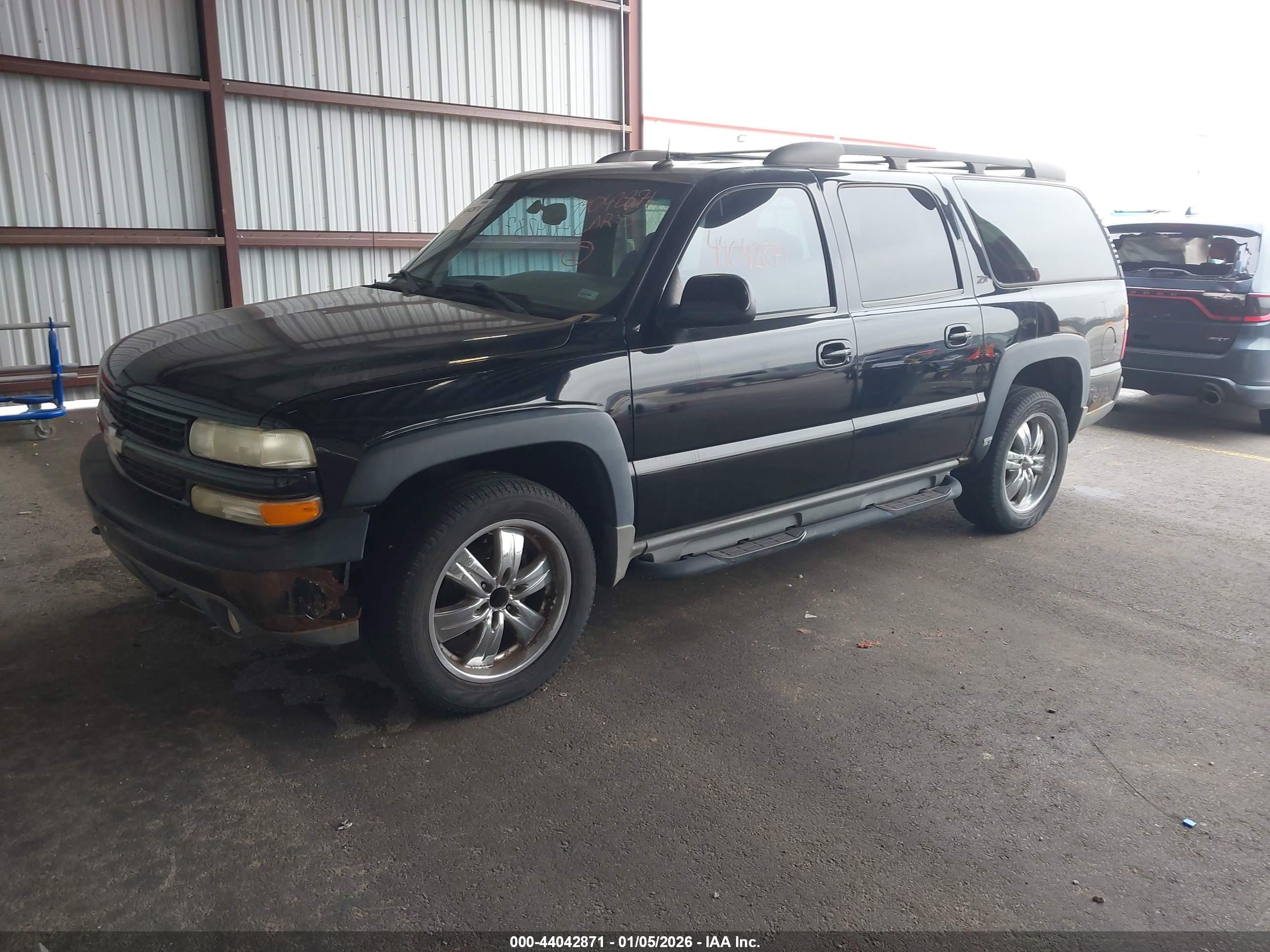 CHEVROLET SUBURBAN image 2
