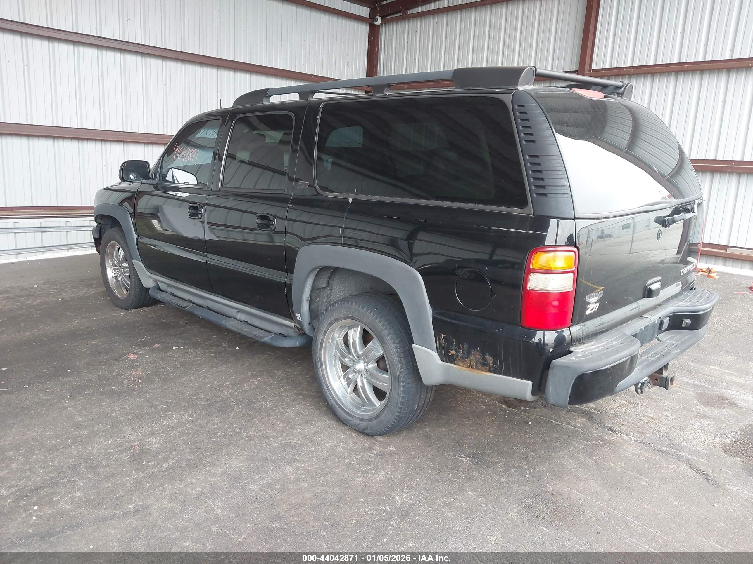 CHEVROLET SUBURBAN image 3