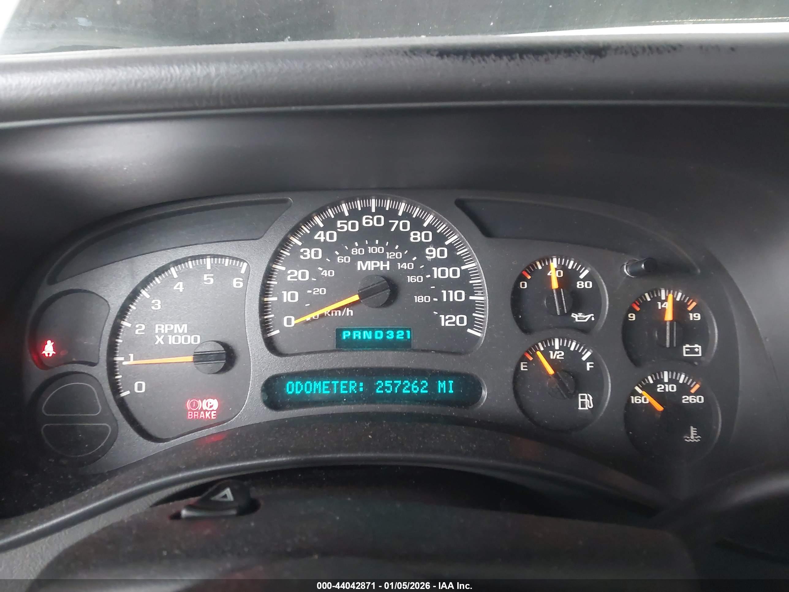 CHEVROLET SUBURBAN image 7