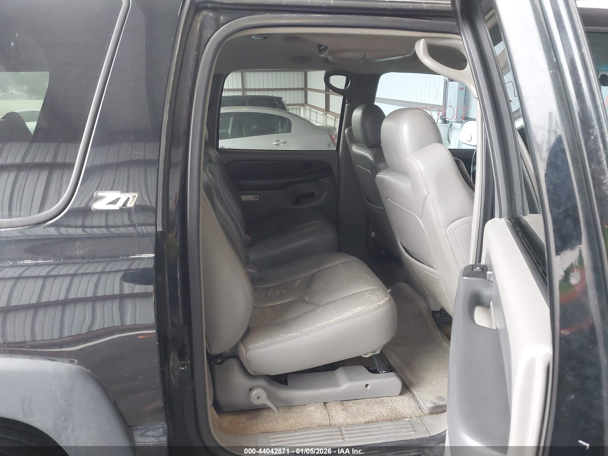CHEVROLET SUBURBAN image 8