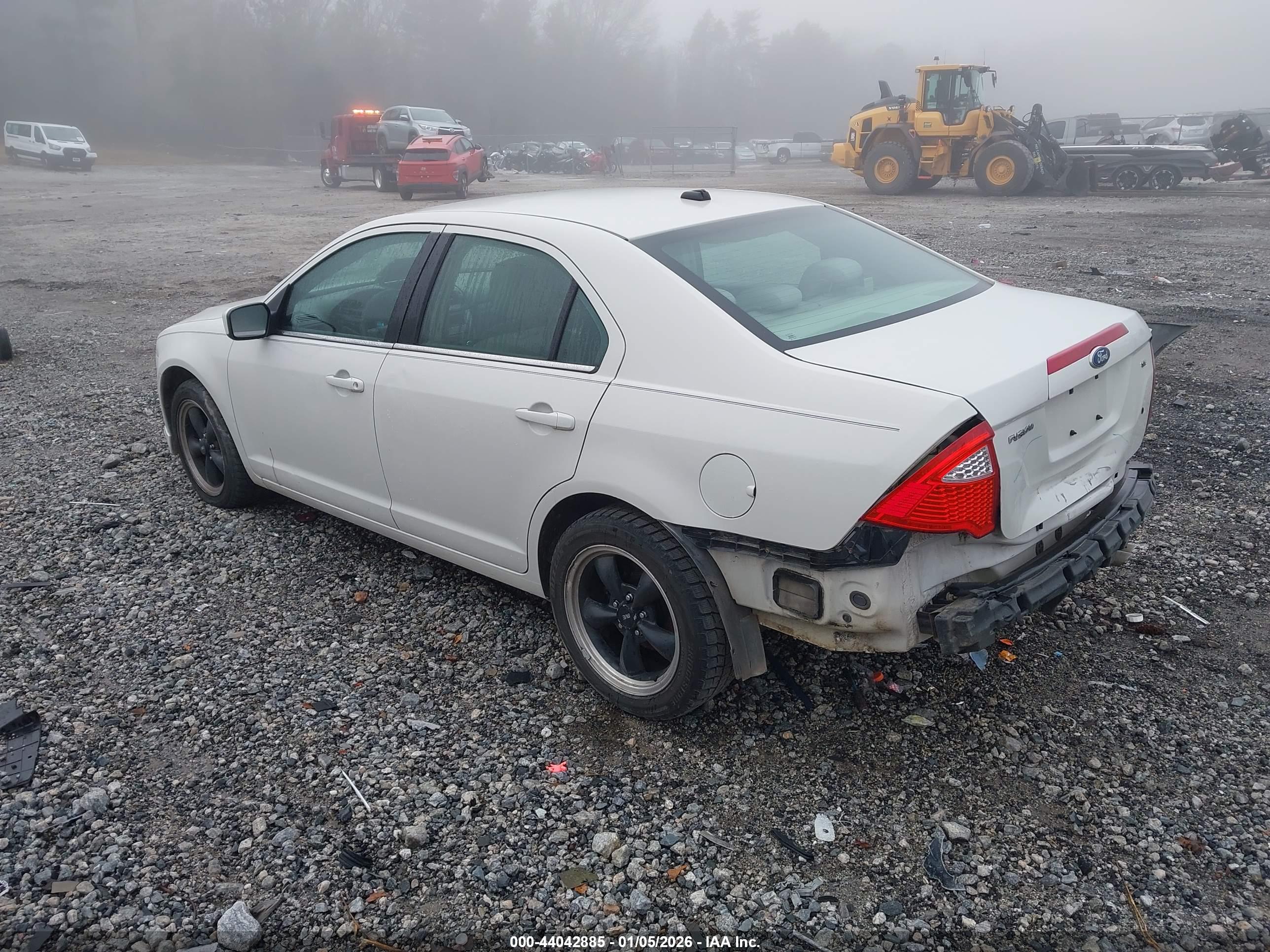 FORD FUSION image 3