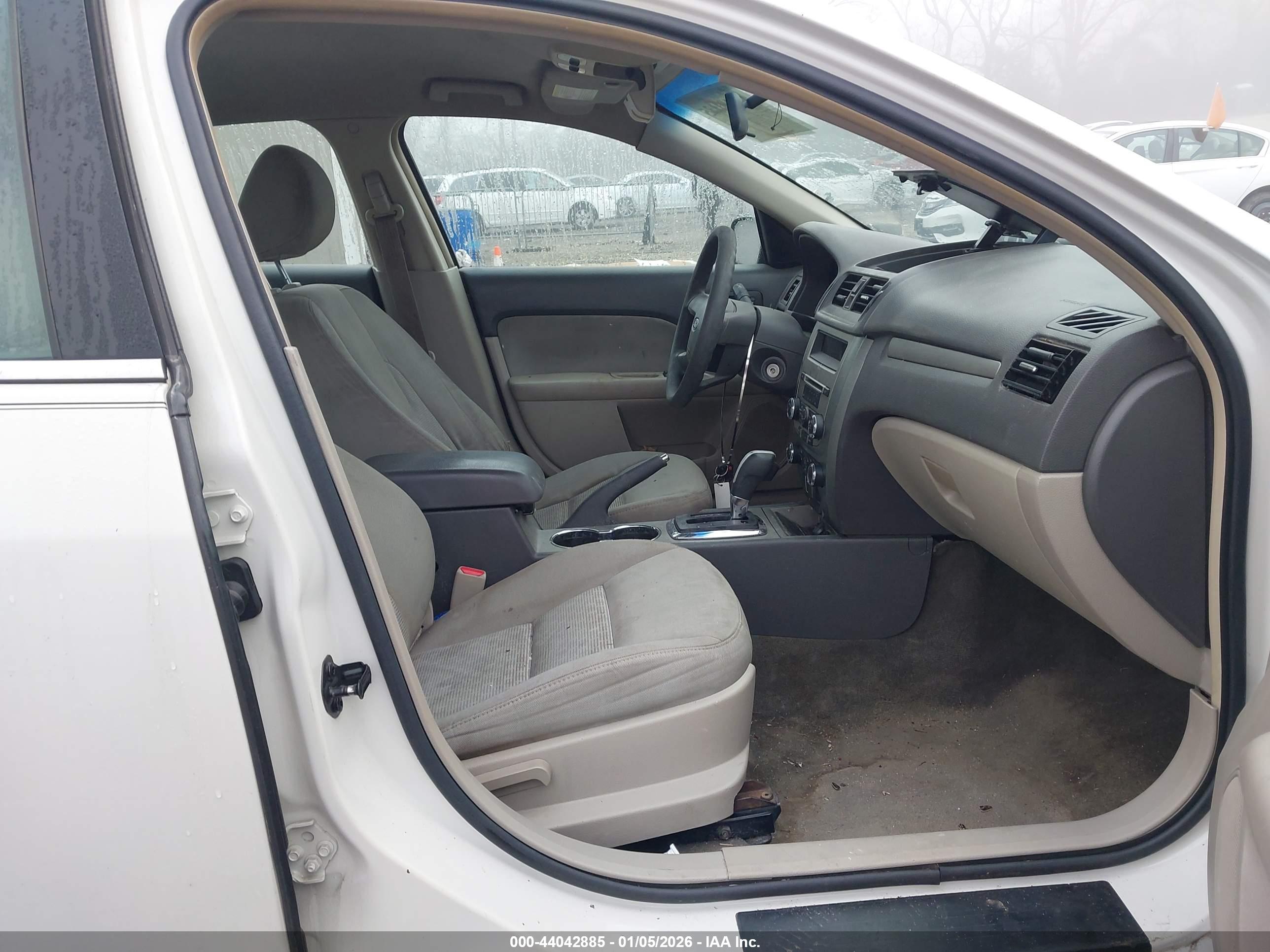 FORD FUSION image 5