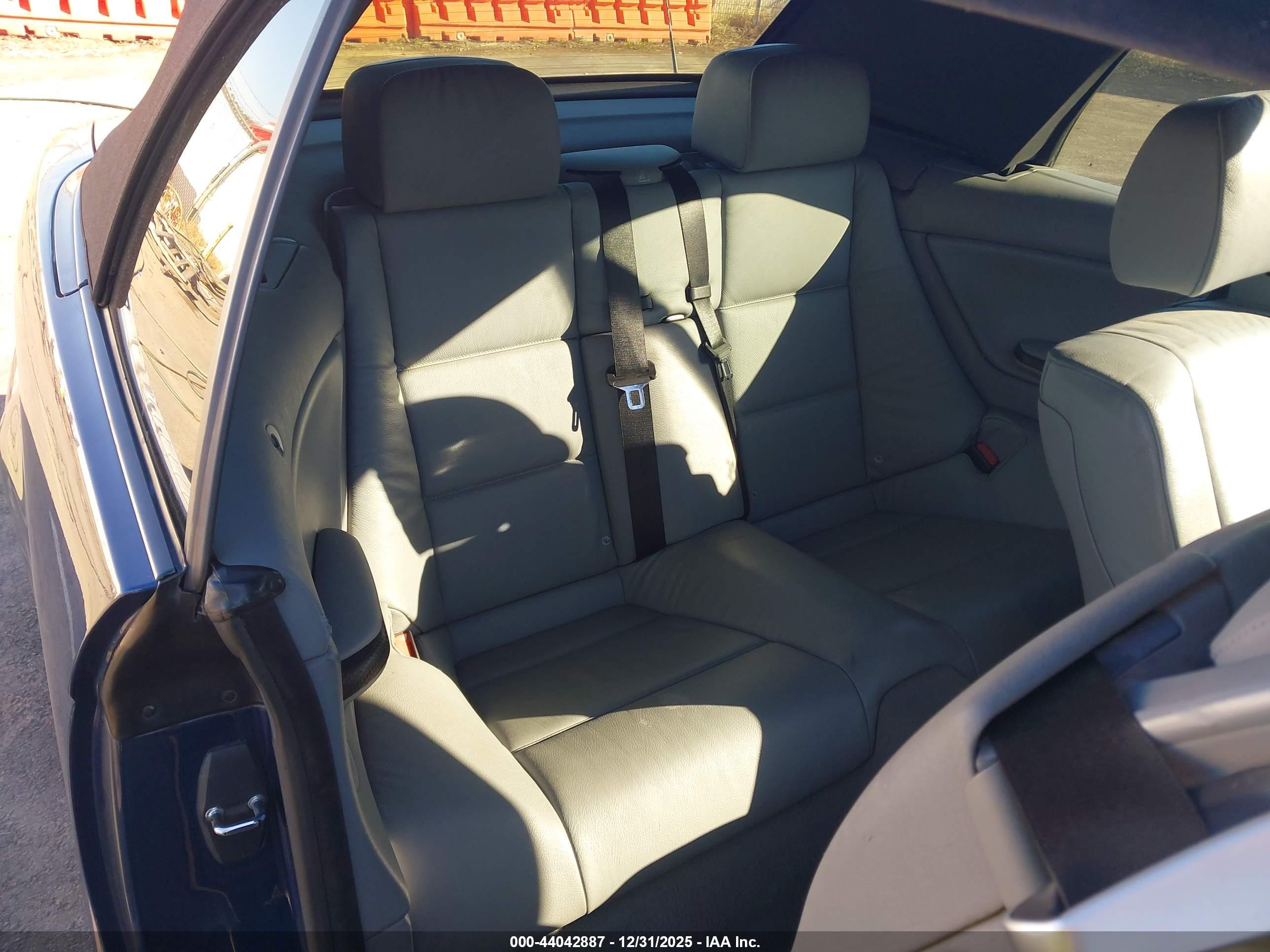 BMW 330CI image 8