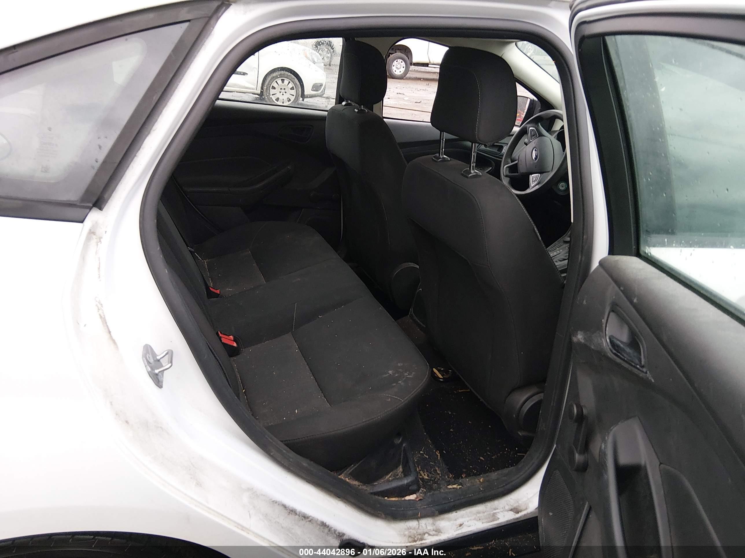 FORD FOCUS image 8