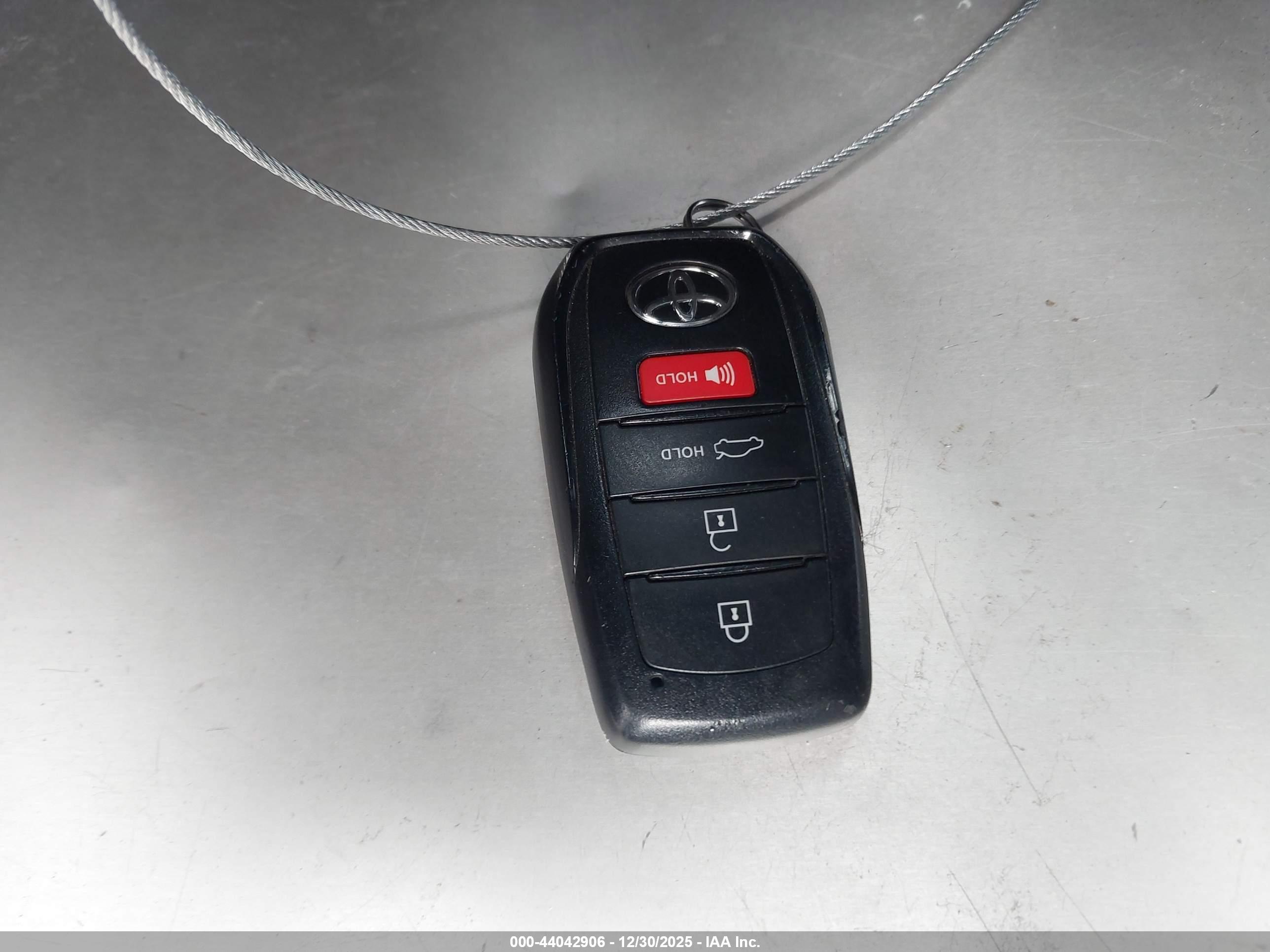 TOYOTA CAMRY image 11