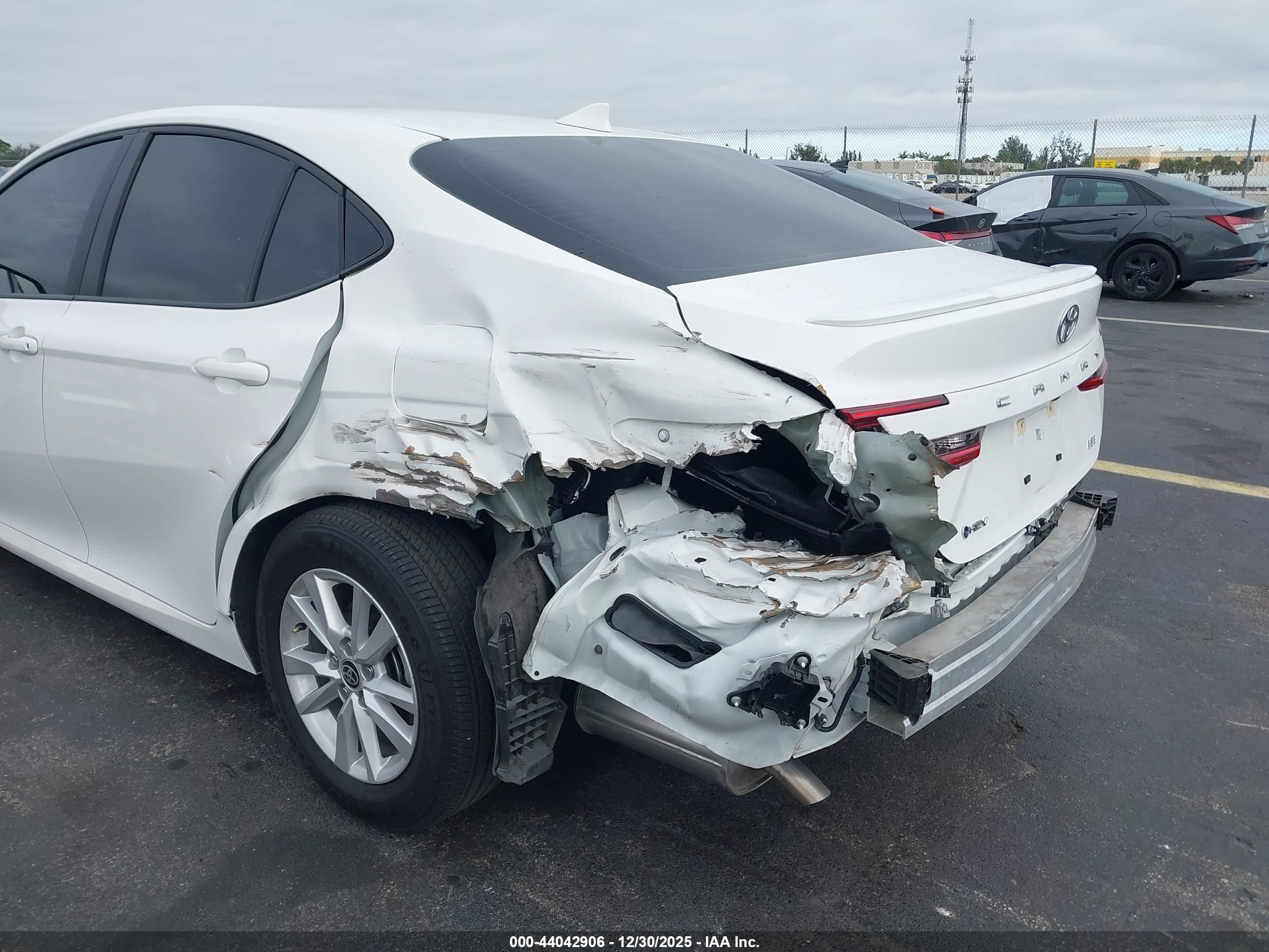 TOYOTA CAMRY image 6