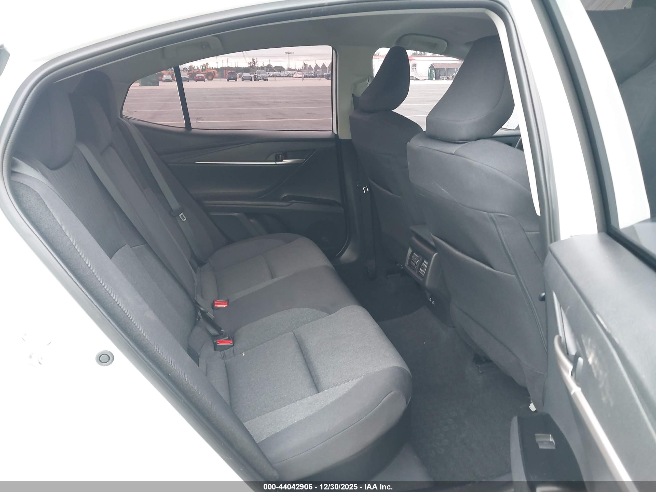TOYOTA CAMRY image 8