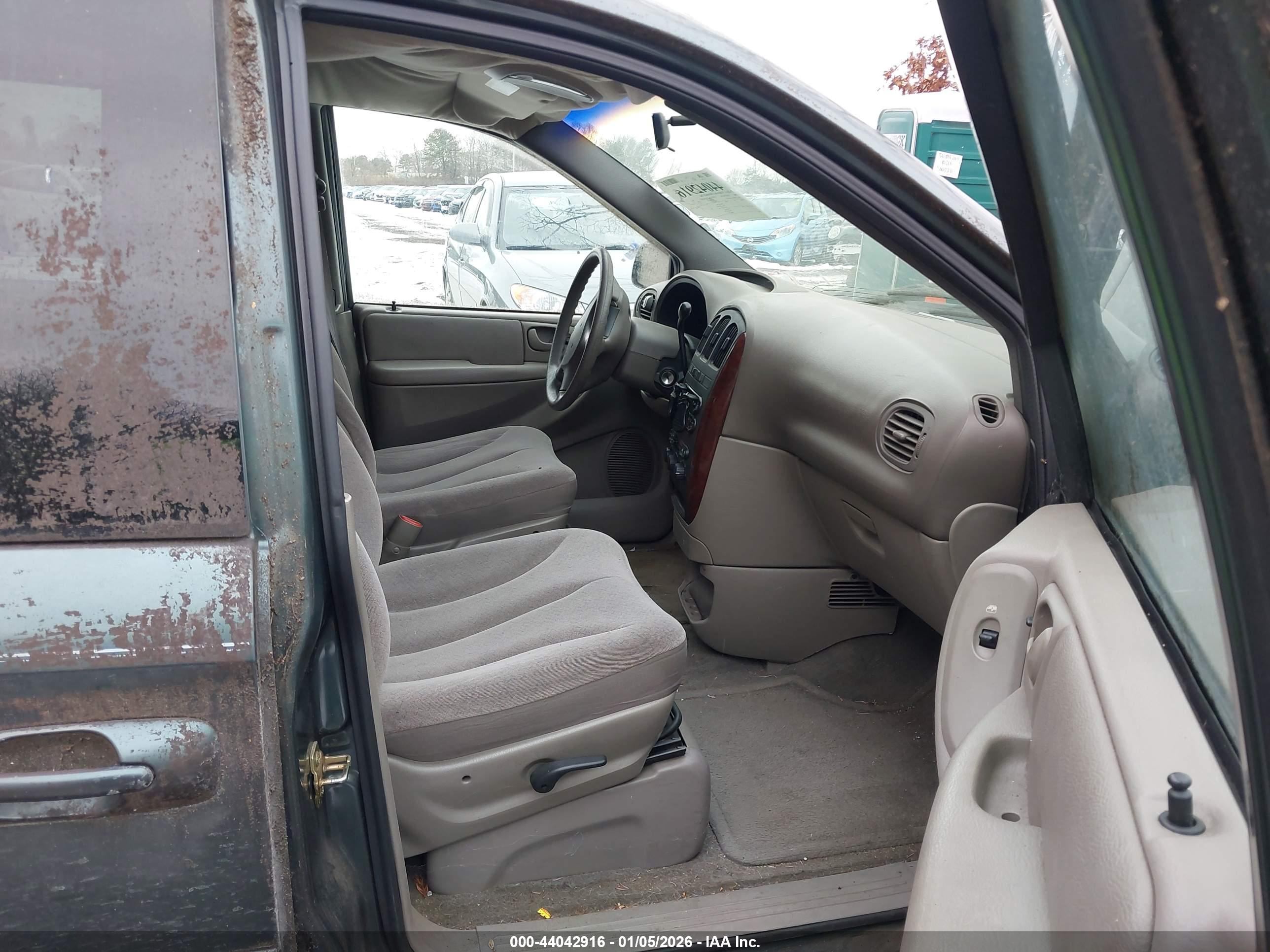 CHRYSLER TOWN image 5