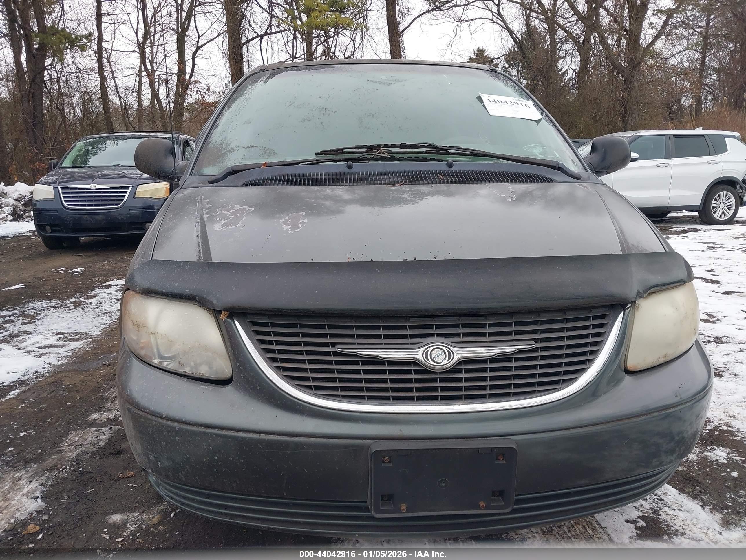 CHRYSLER TOWN image 6