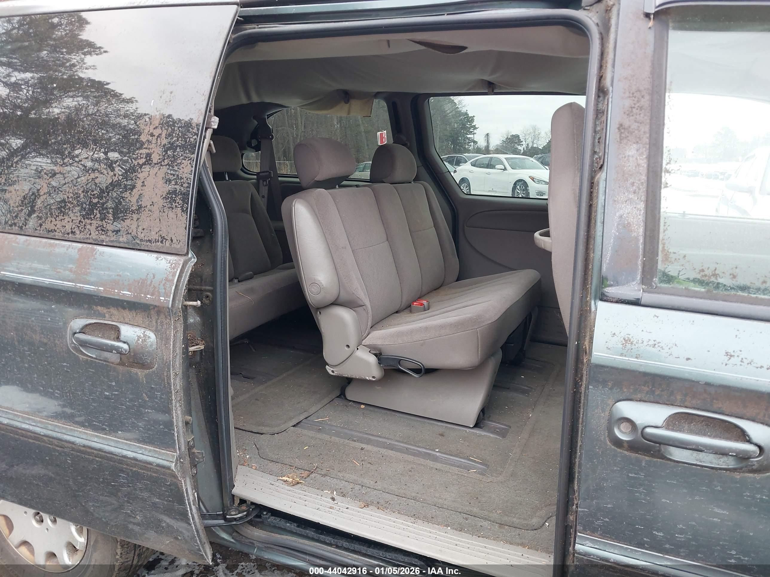 CHRYSLER TOWN image 8