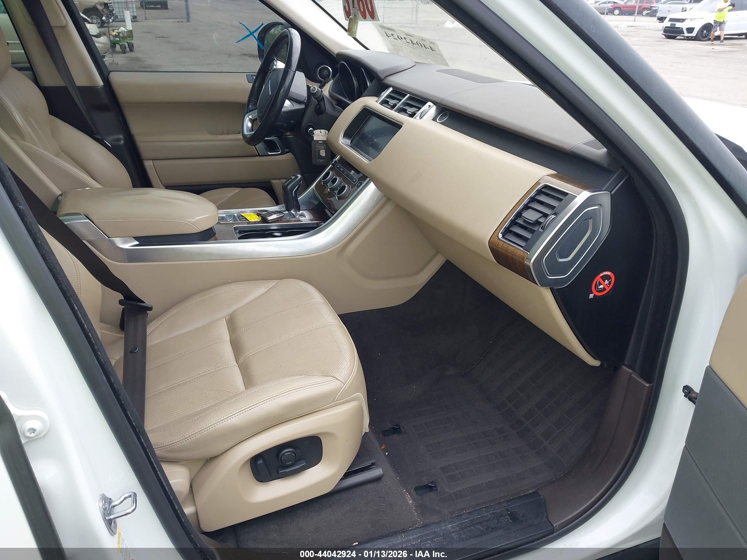 LAND ROVER image 5