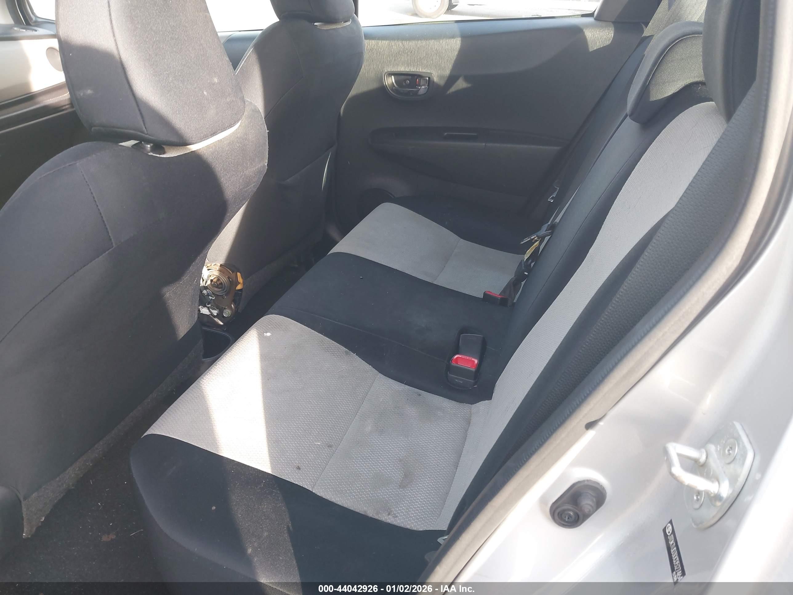 TOYOTA YARIS image 8