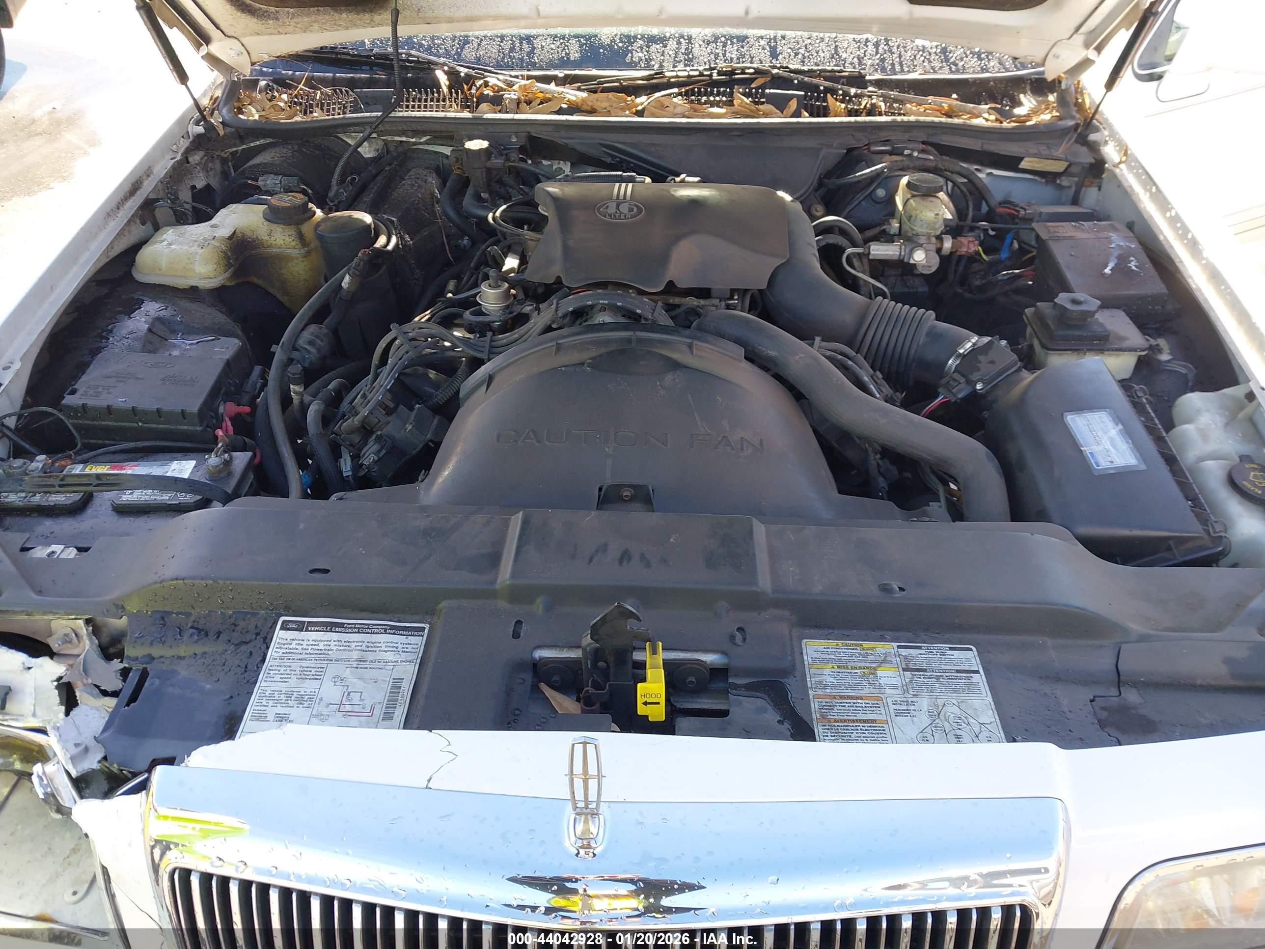 LINCOLN TOWN image 10