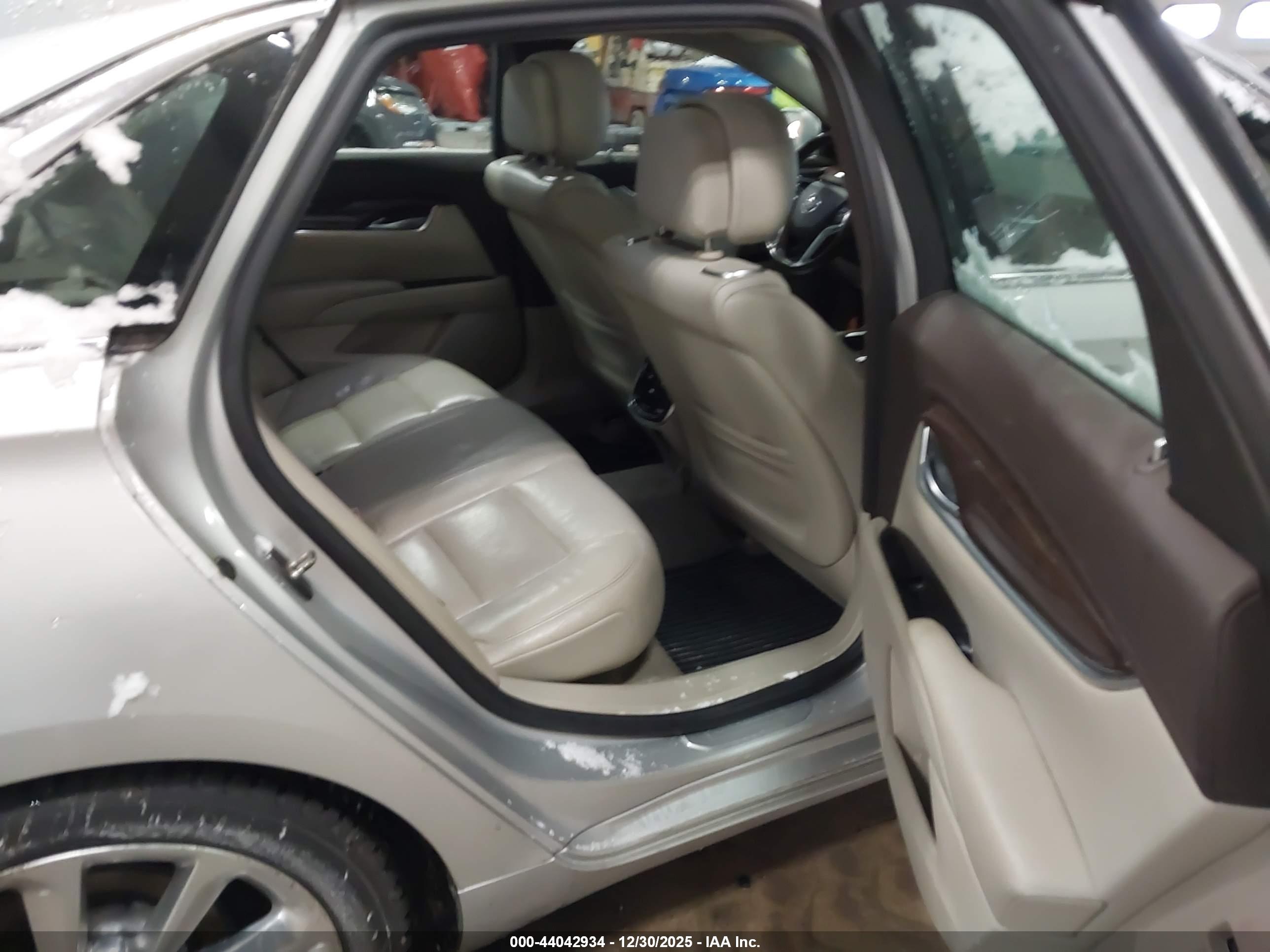 CADILLAC XTS image 8