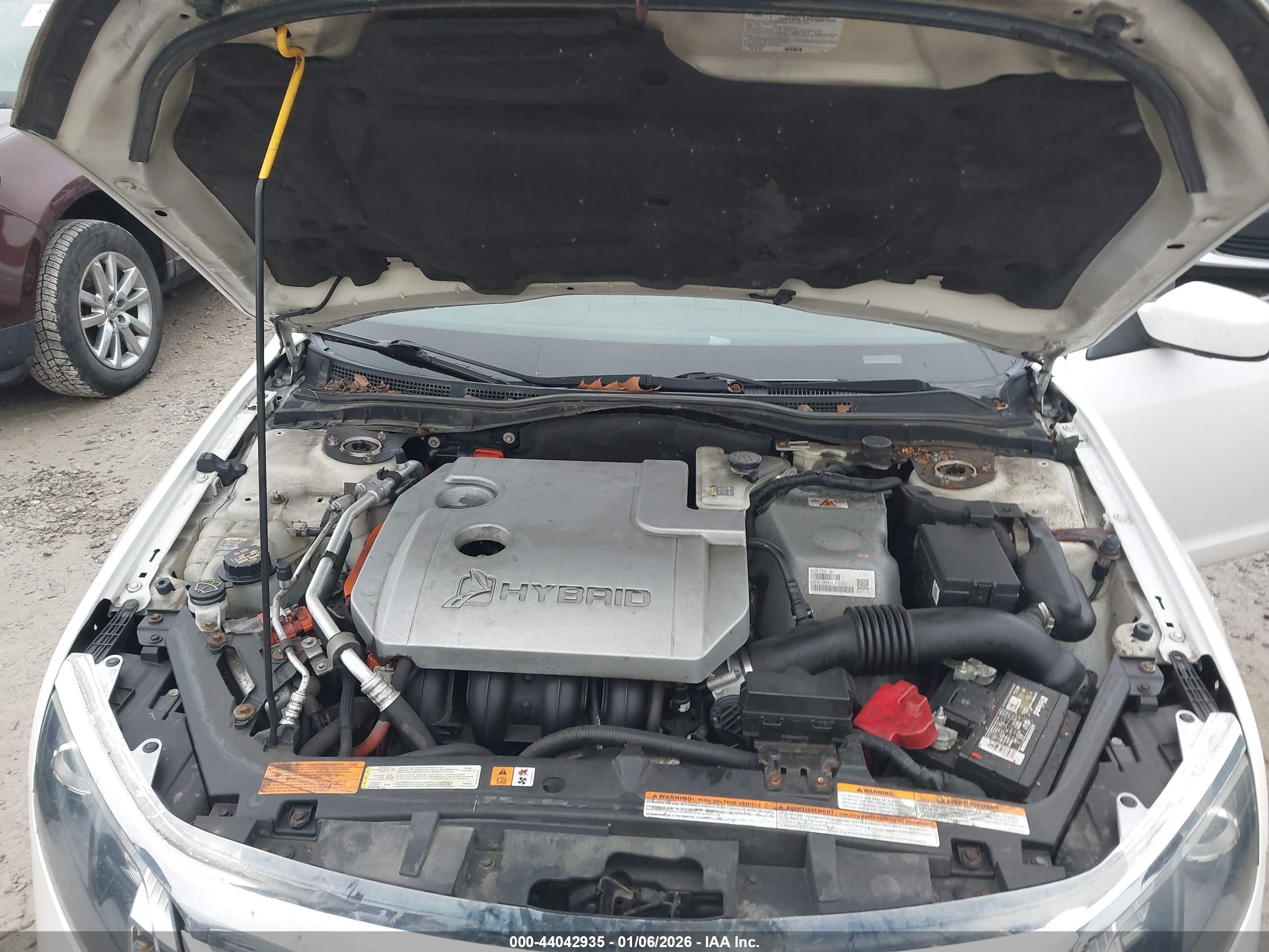 FORD FUSION image 10