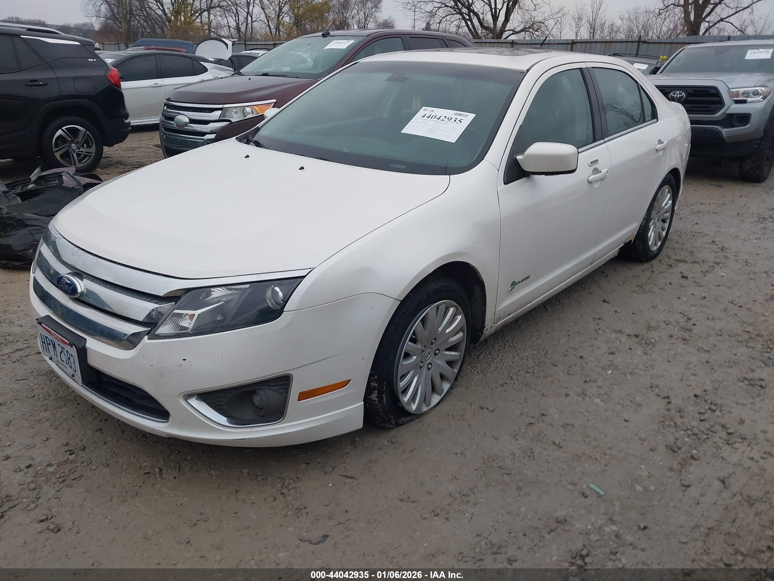FORD FUSION image 2
