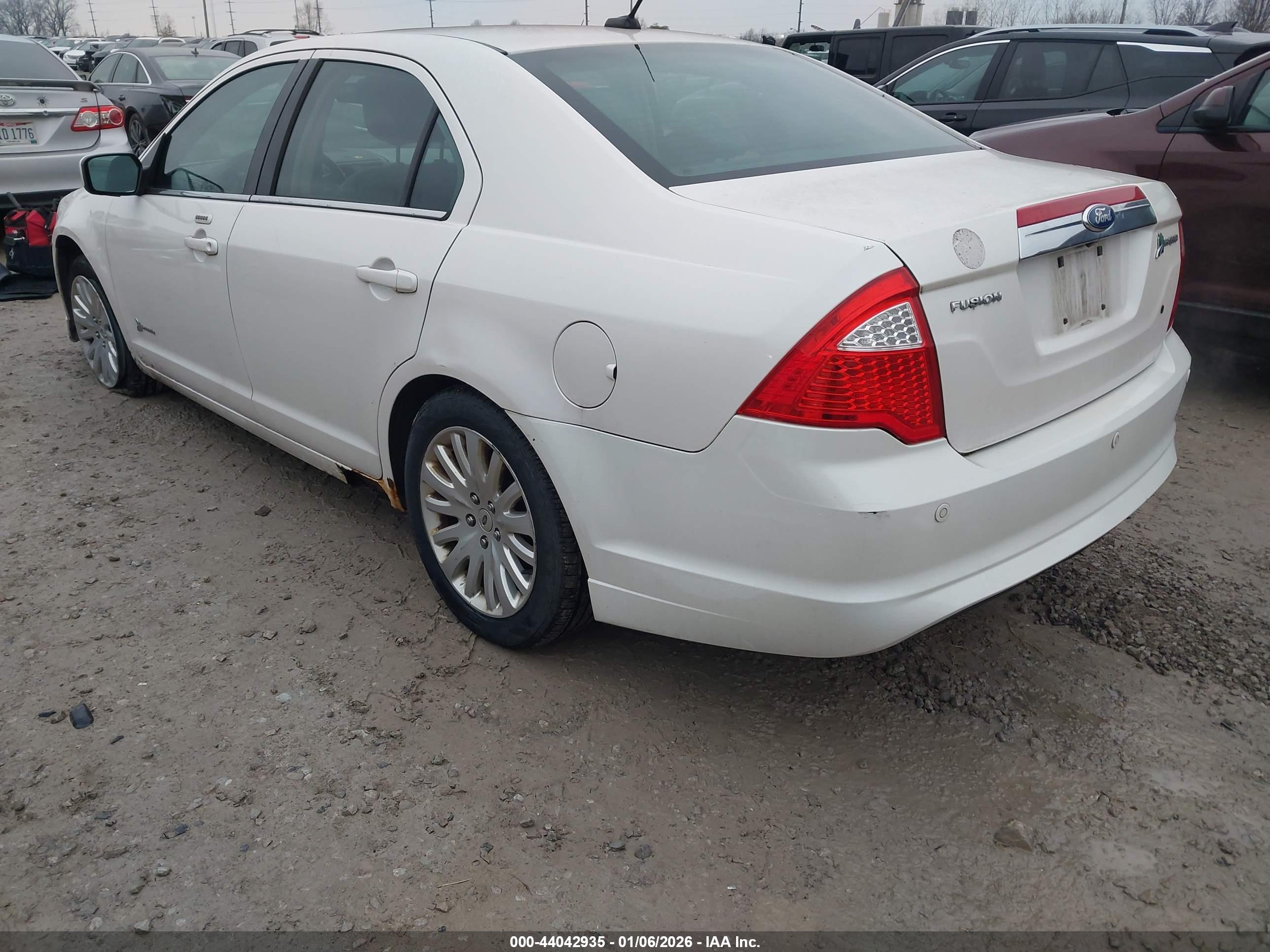 FORD FUSION image 3