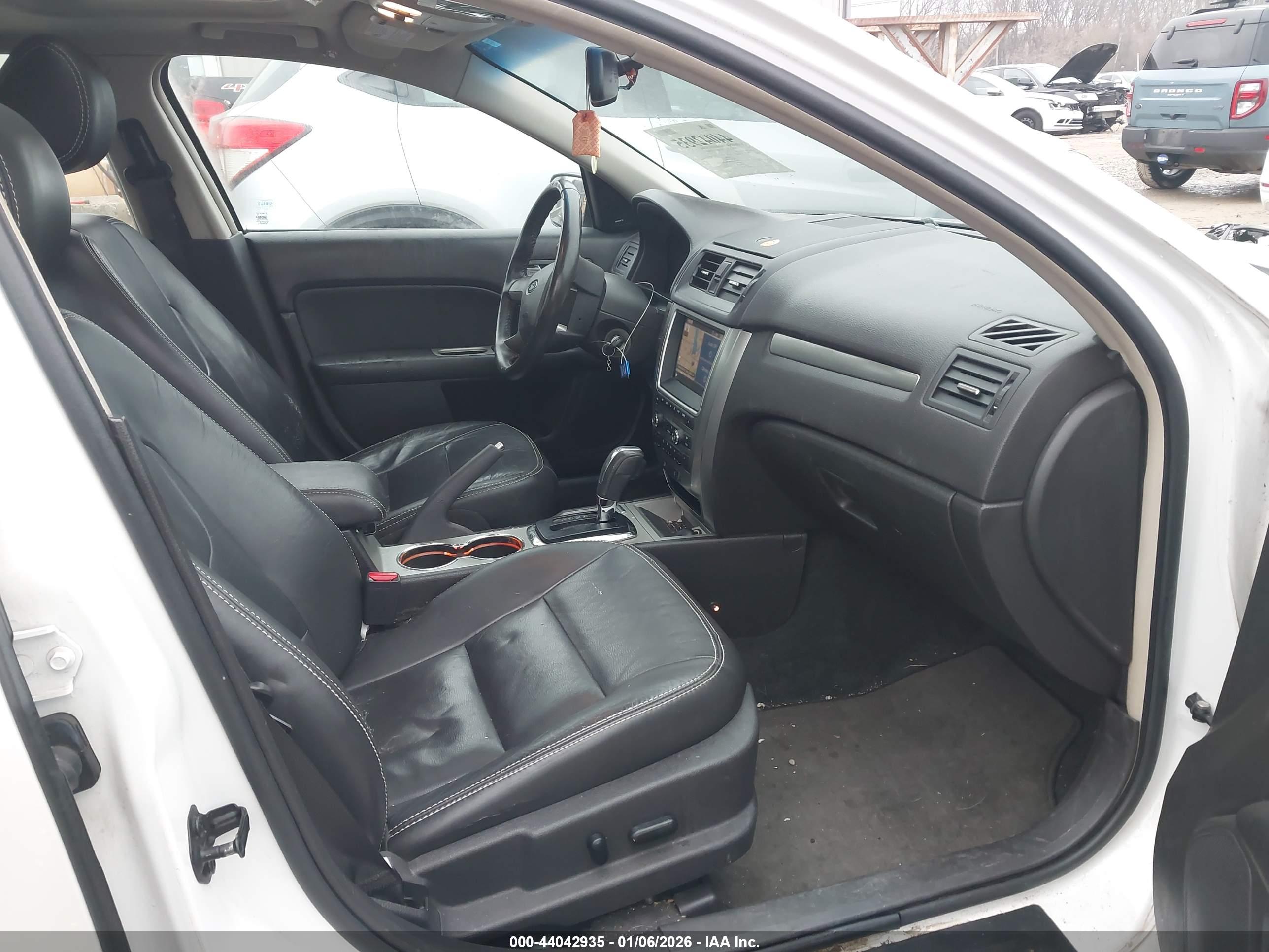 FORD FUSION image 5