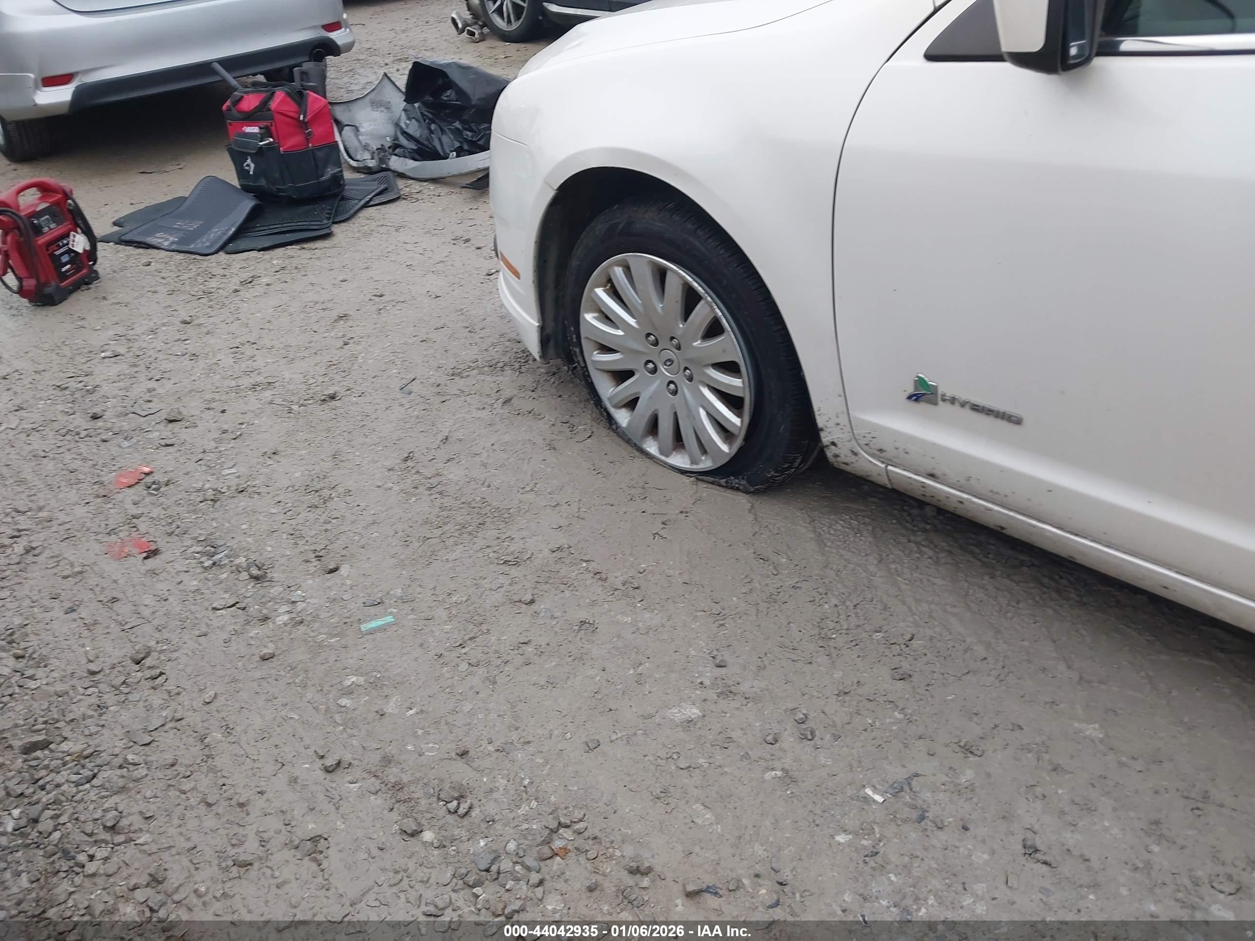FORD FUSION image 6