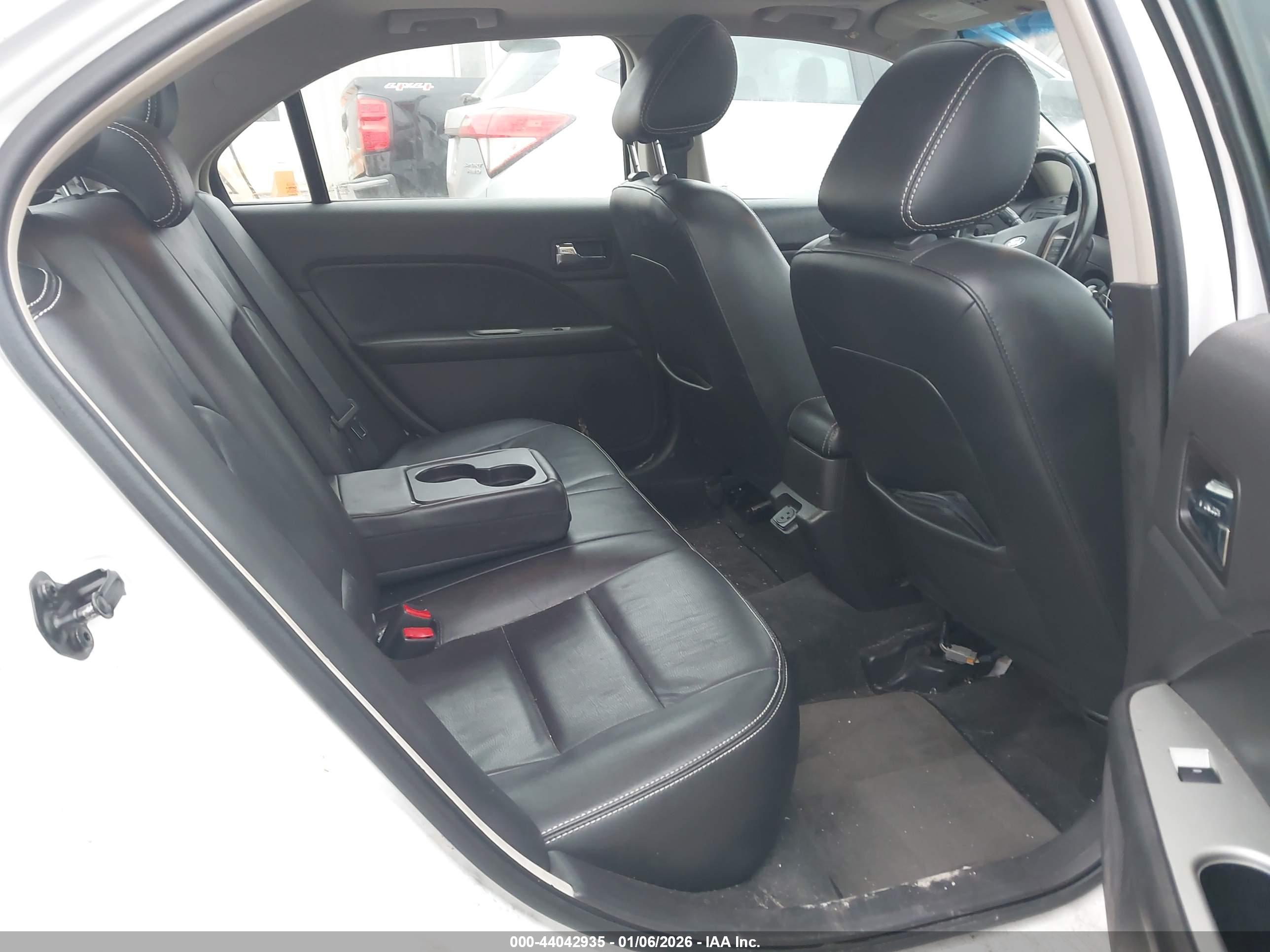FORD FUSION image 8