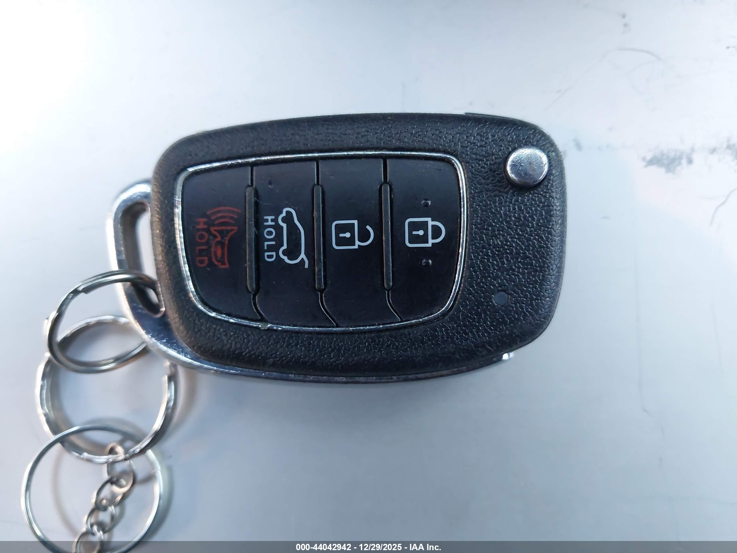 HYUNDAI SANTA image 11