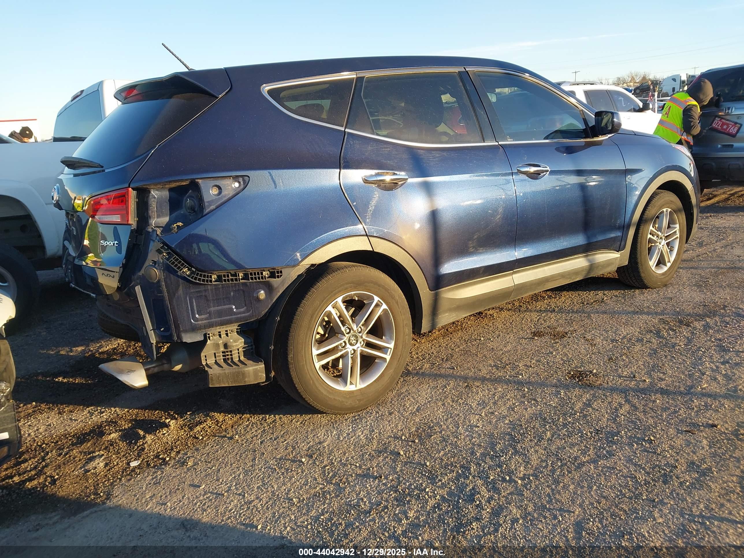 HYUNDAI SANTA image 4