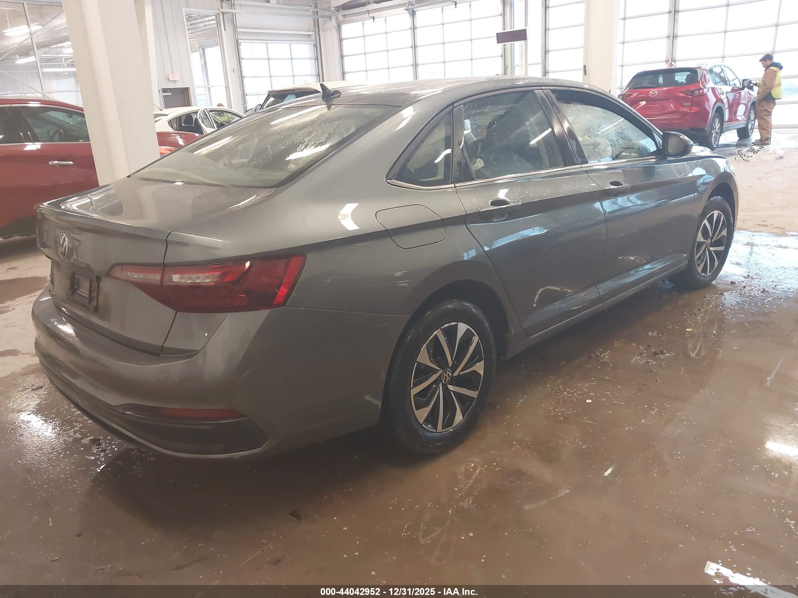 VOLKSWAGEN JETTA image 4