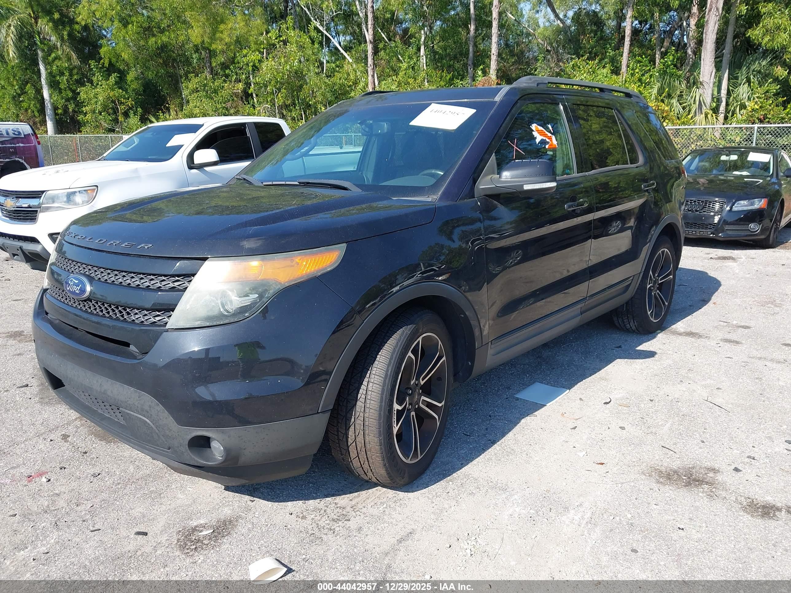 FORD EXPLORER image 2