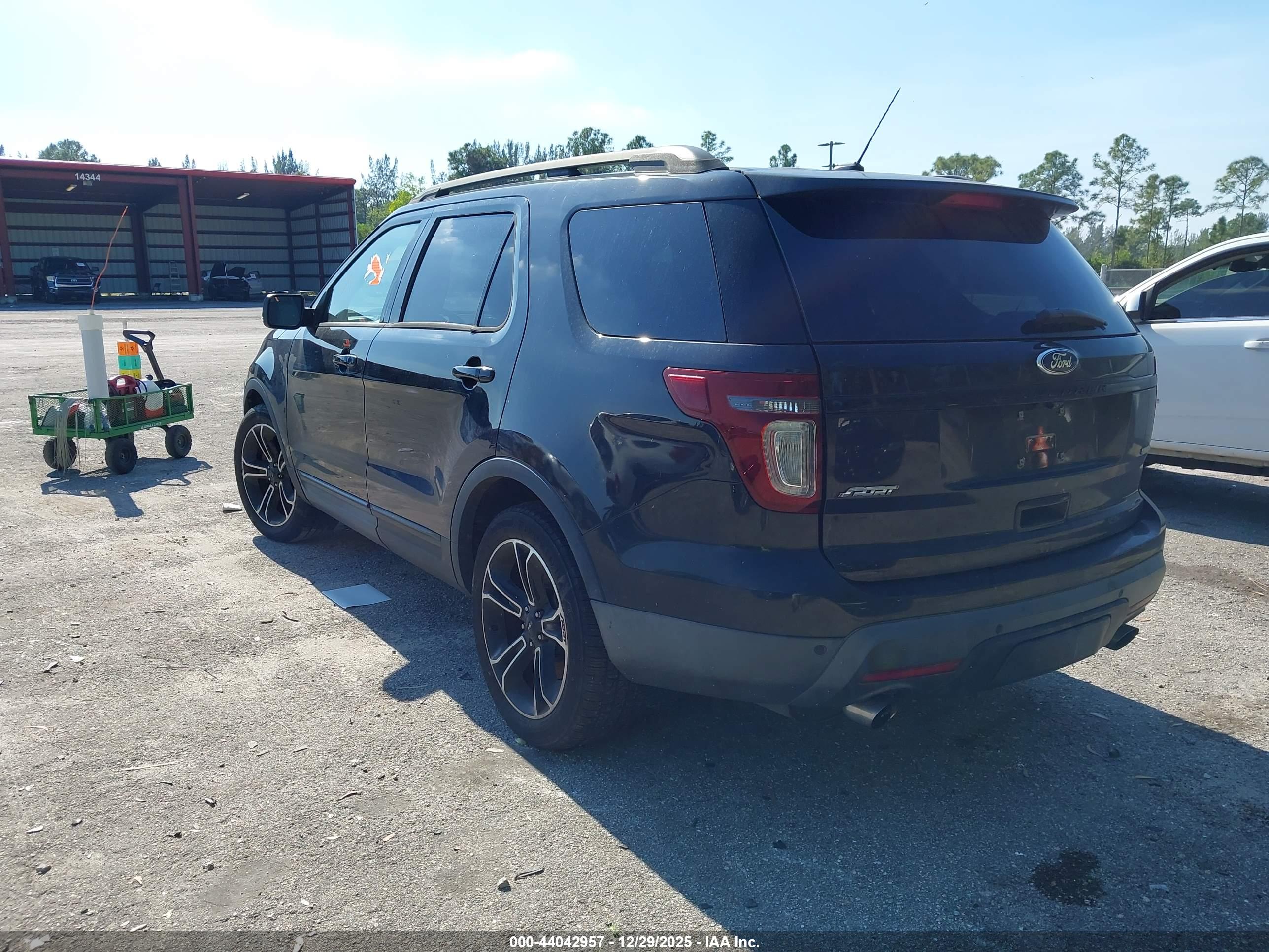 FORD EXPLORER image 3