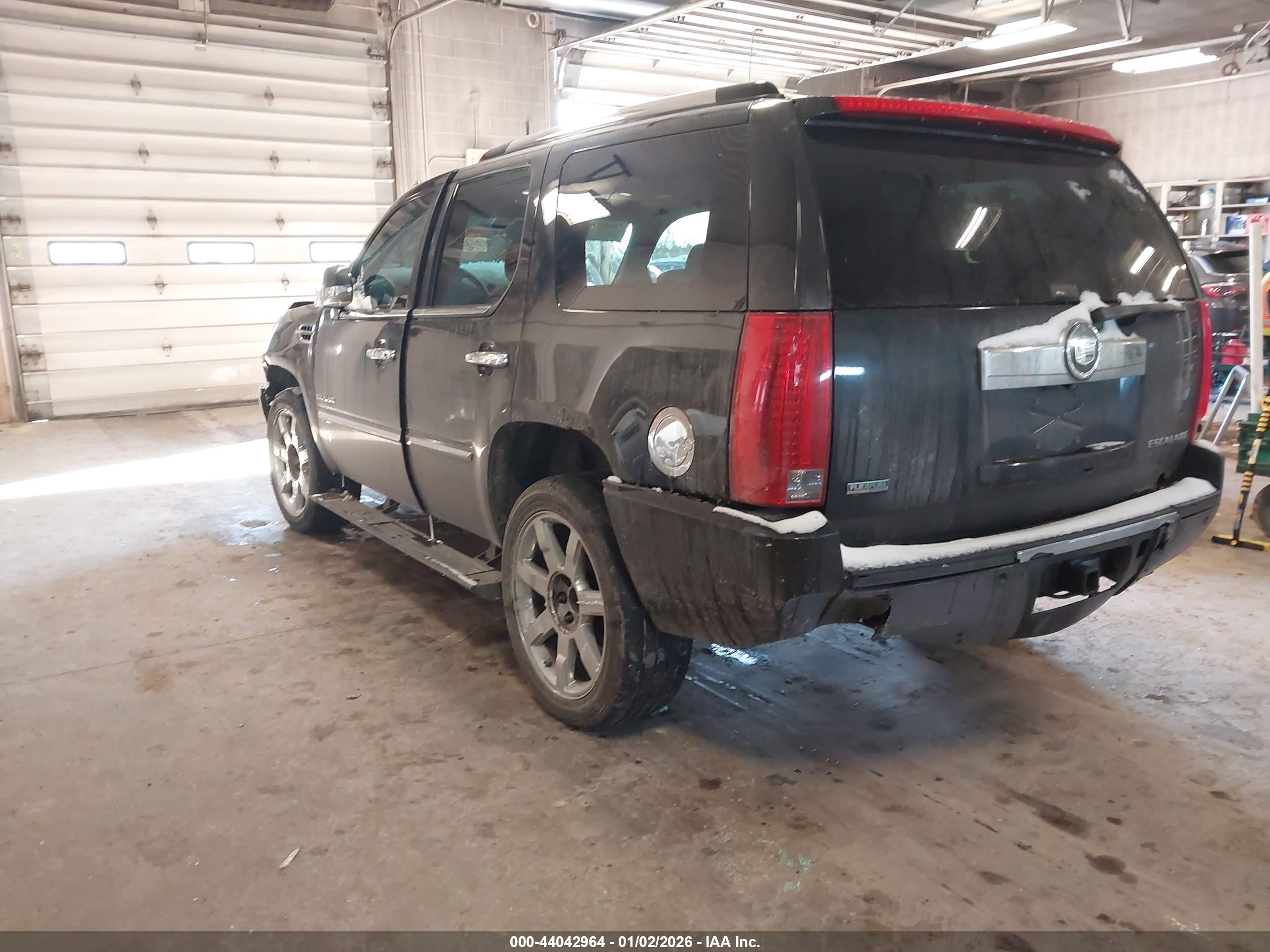 CADILLAC ESCALADE image 3