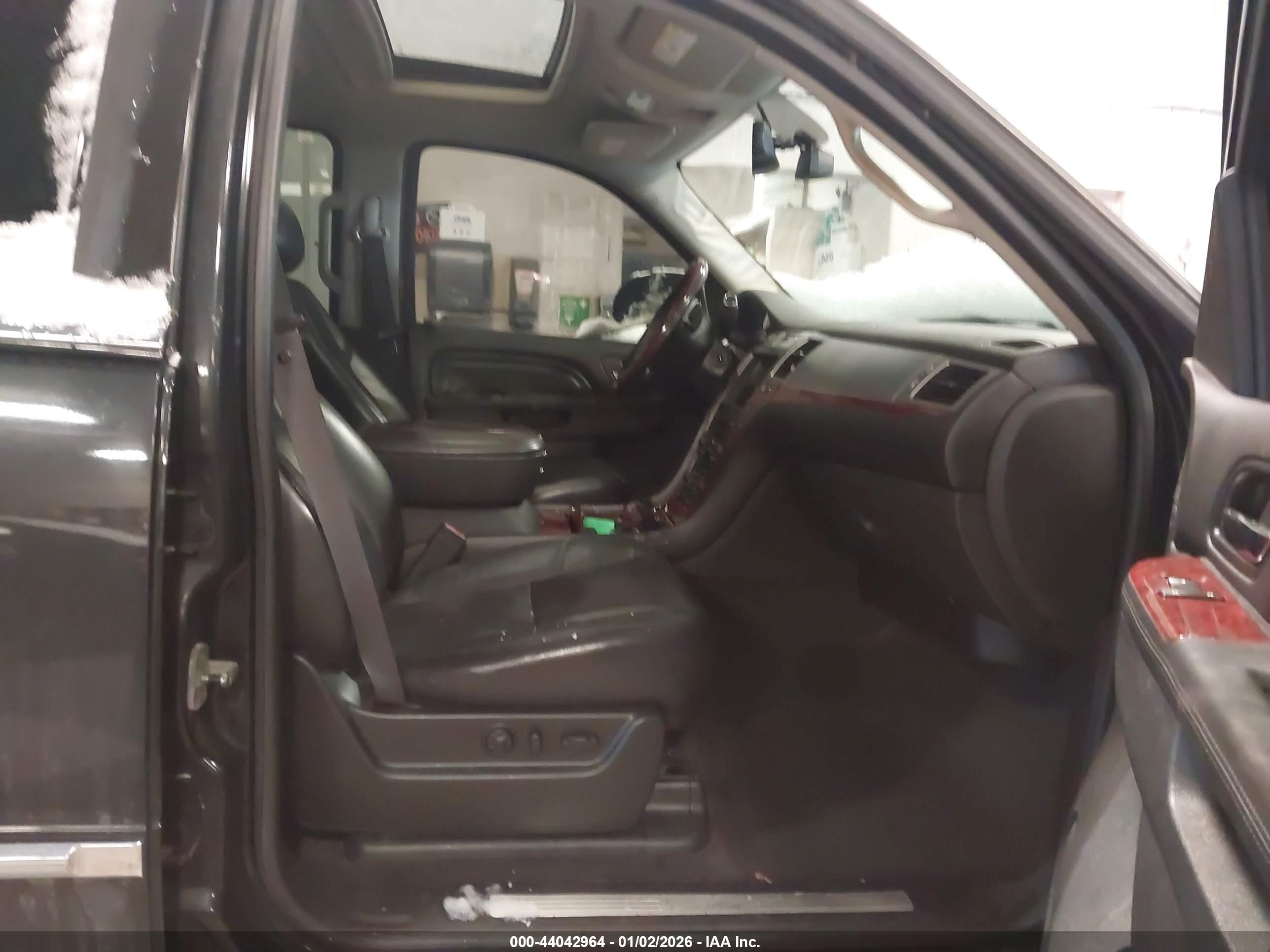 CADILLAC ESCALADE image 5