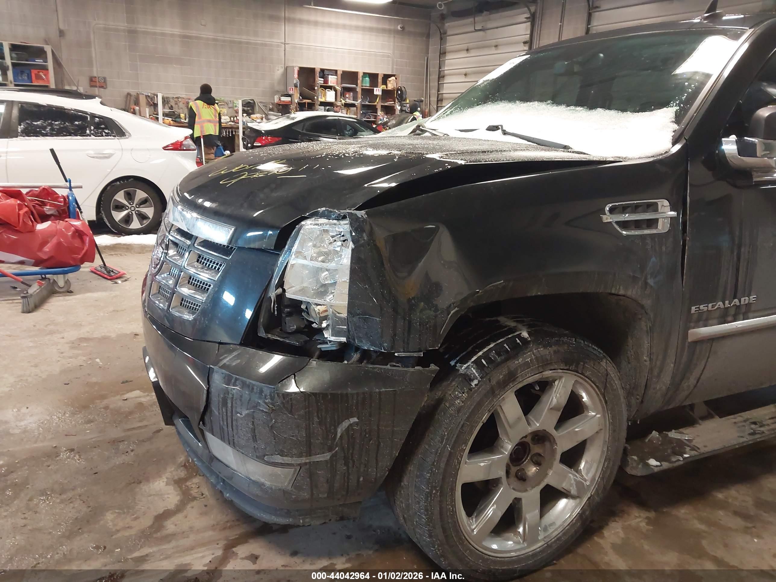 CADILLAC ESCALADE image 6