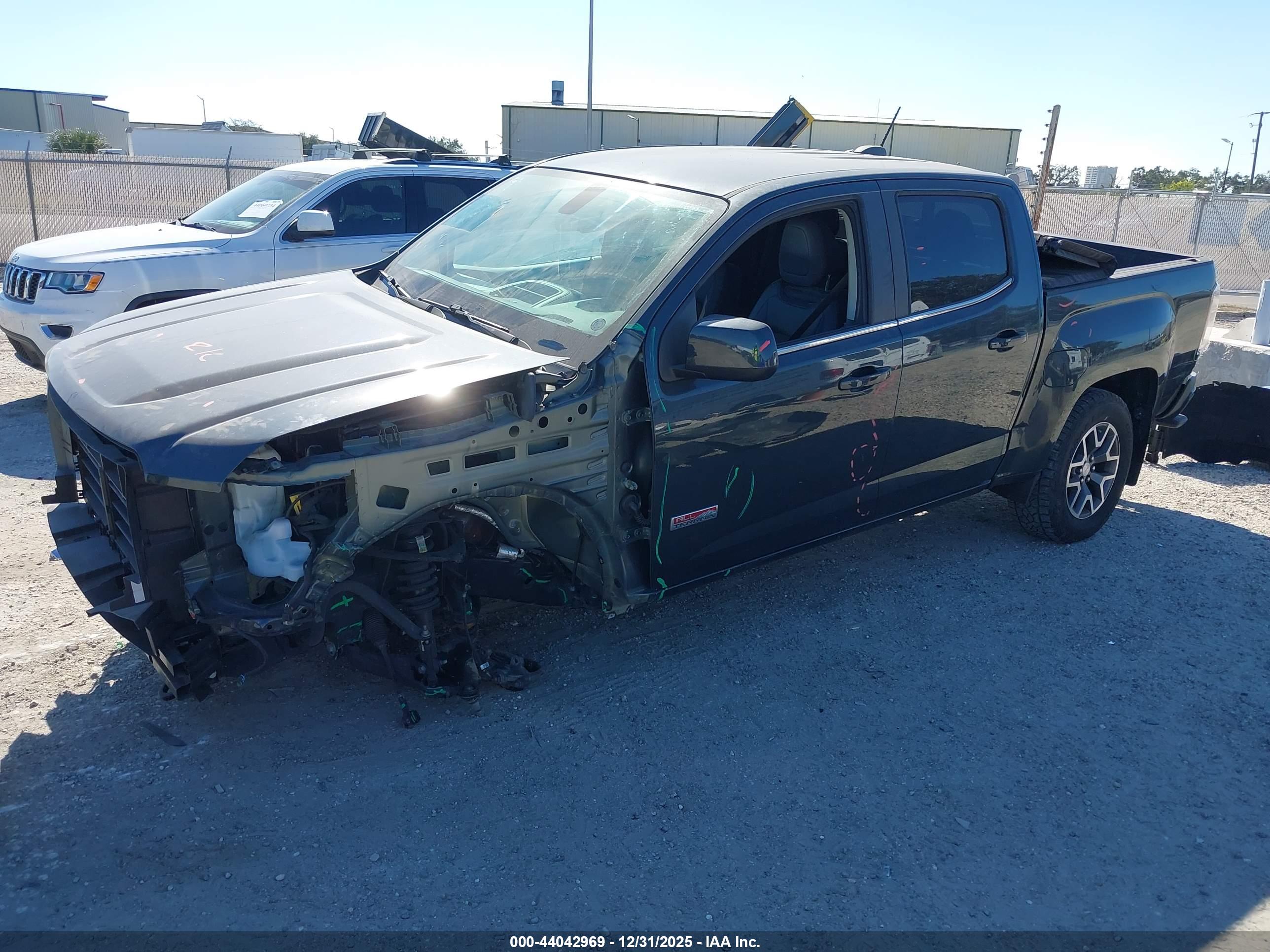 GMC CANYON image 2