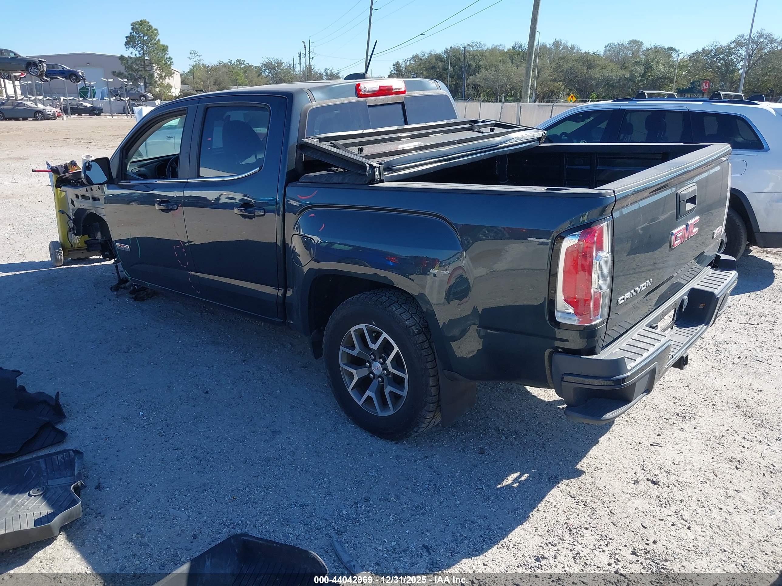 GMC CANYON image 3