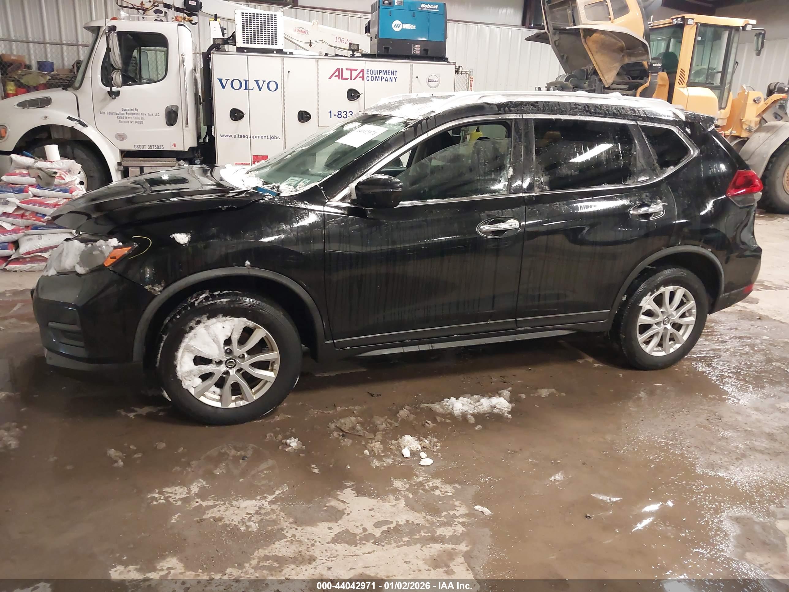 NISSAN ROGUE image 2