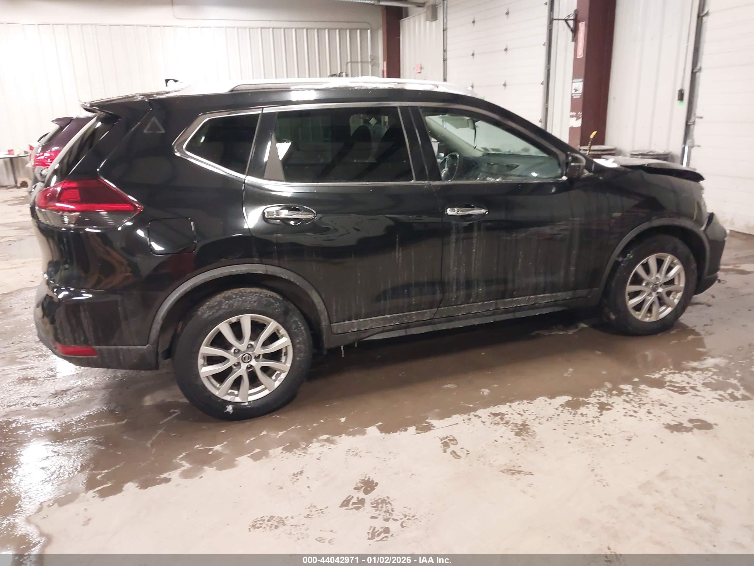 NISSAN ROGUE image 4
