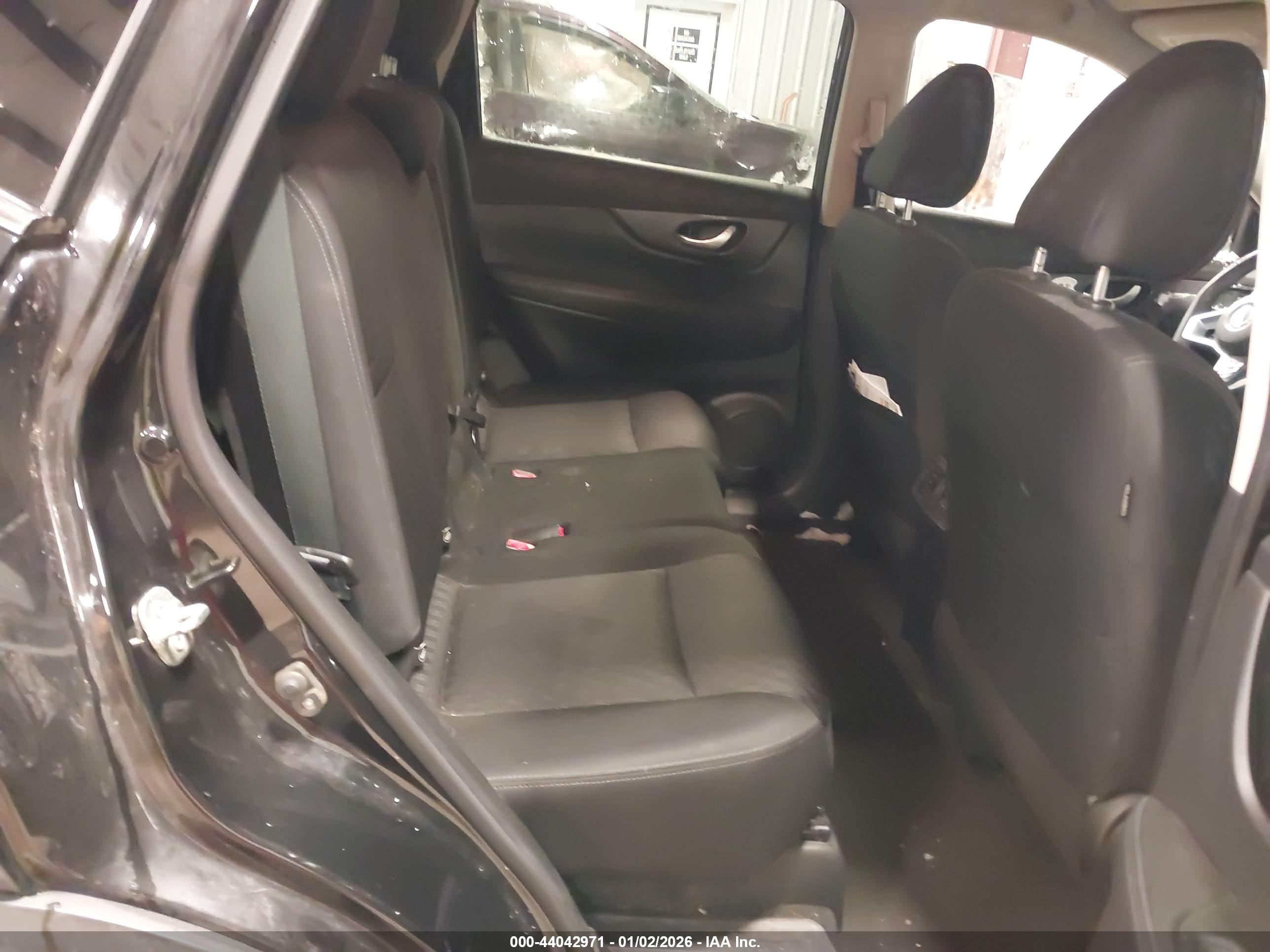NISSAN ROGUE image 8