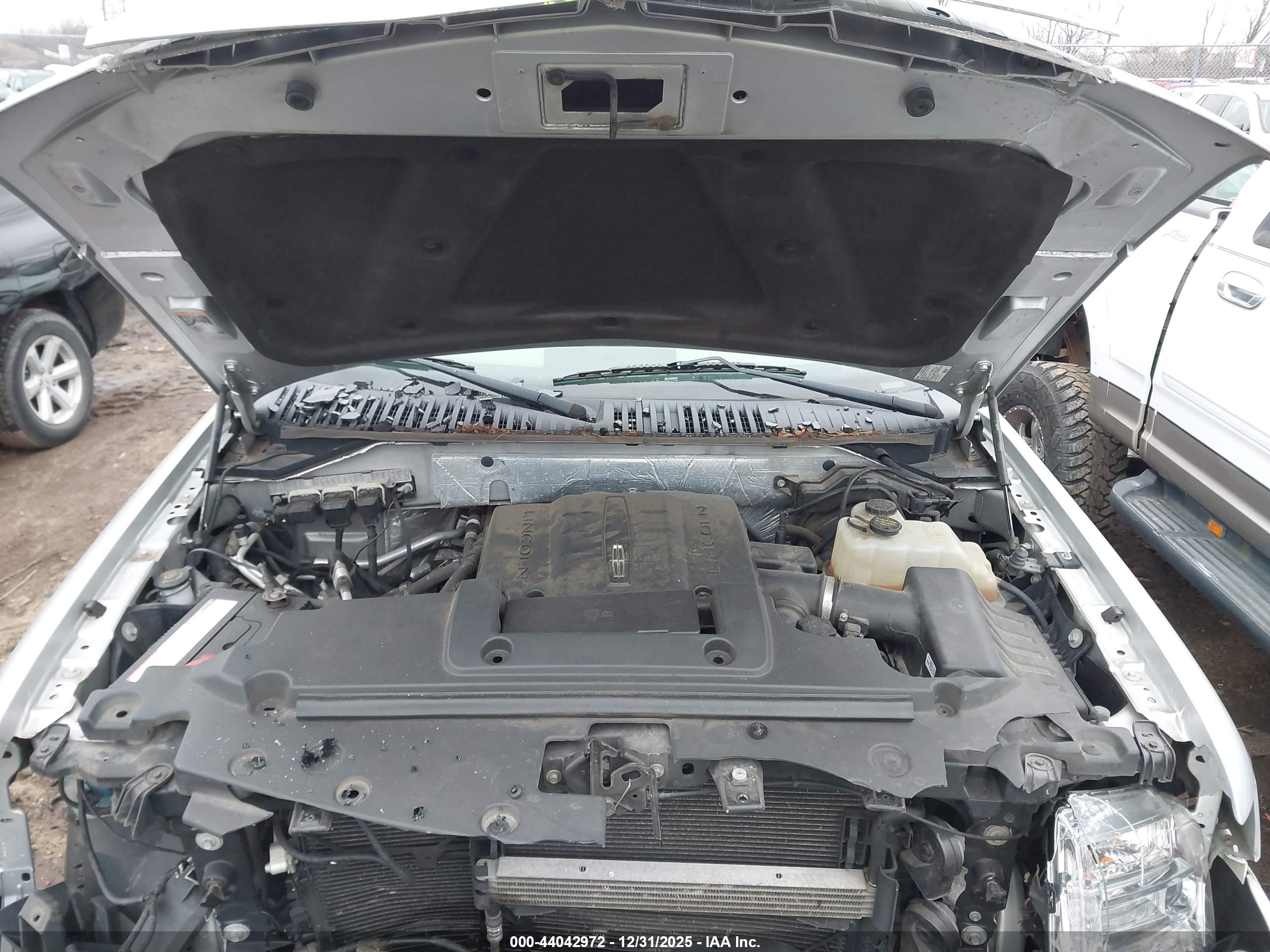 LINCOLN NAVIGATOR image 10