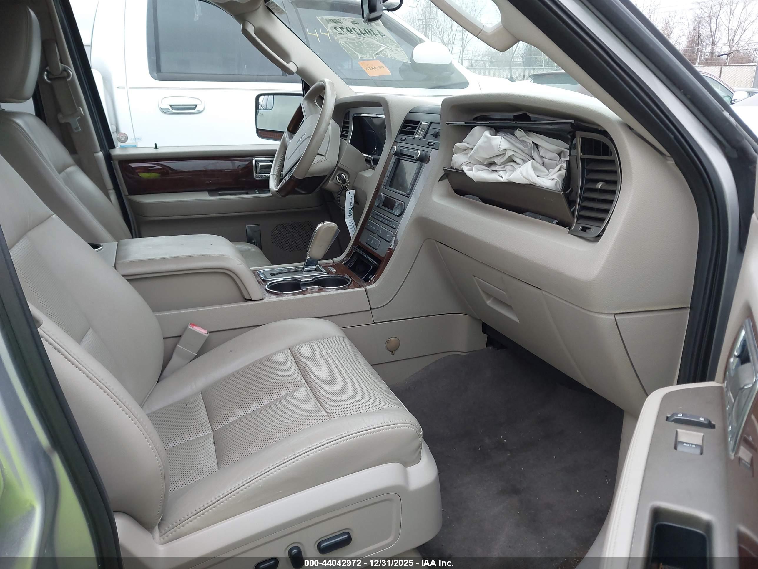 LINCOLN NAVIGATOR image 5