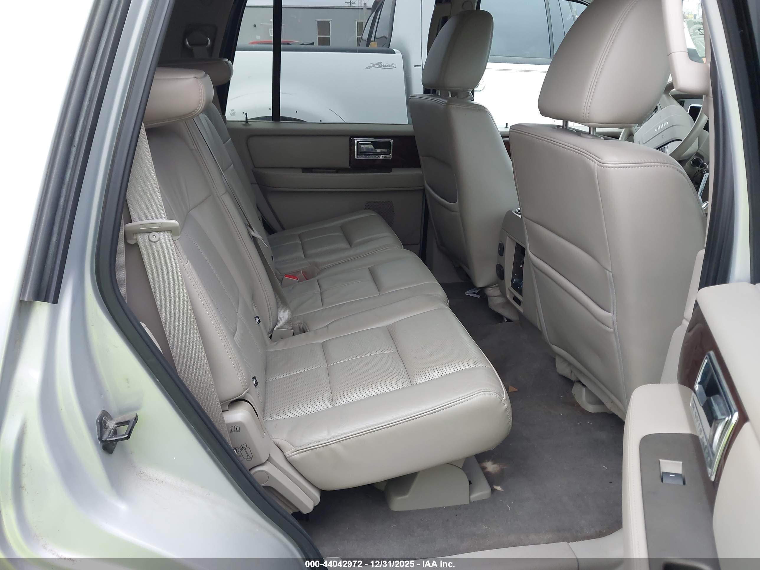 LINCOLN NAVIGATOR image 8