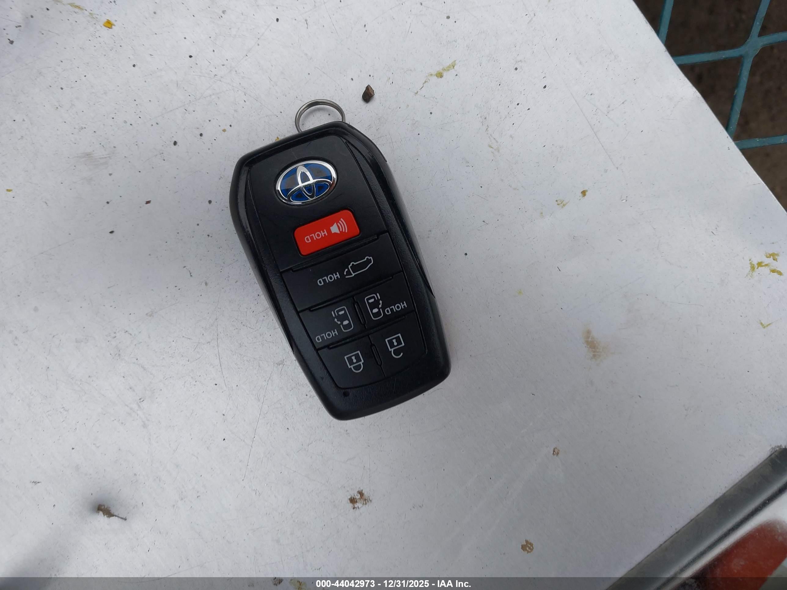 TOYOTA SIENNA image 11