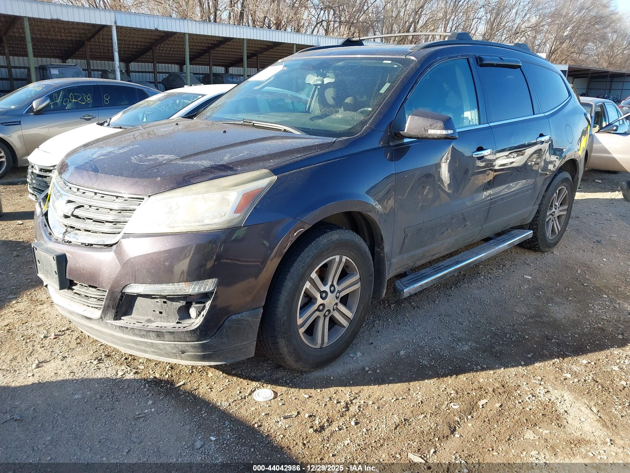 CHEVROLET TRAVERSE image 2