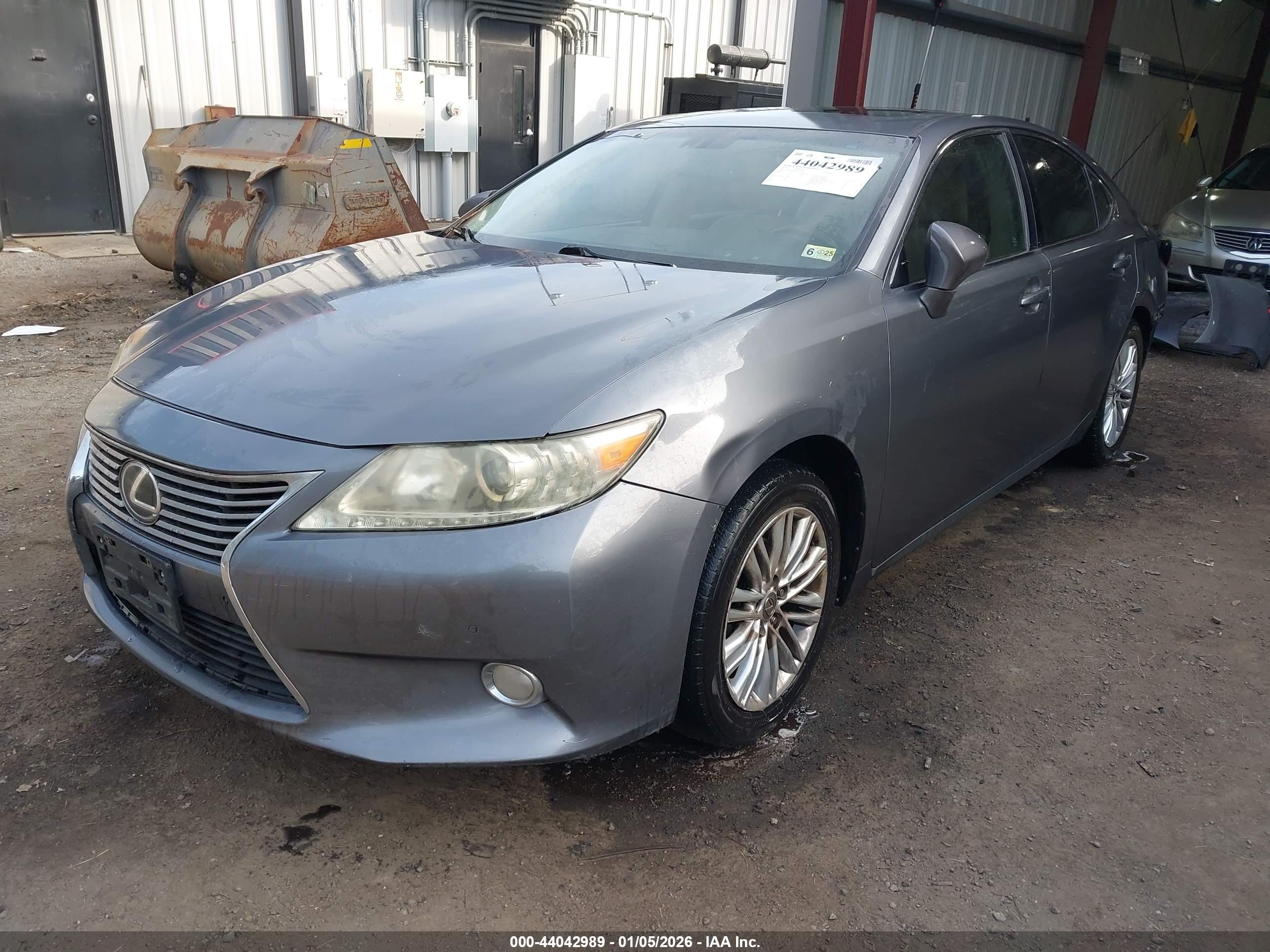 LEXUS ES image 2