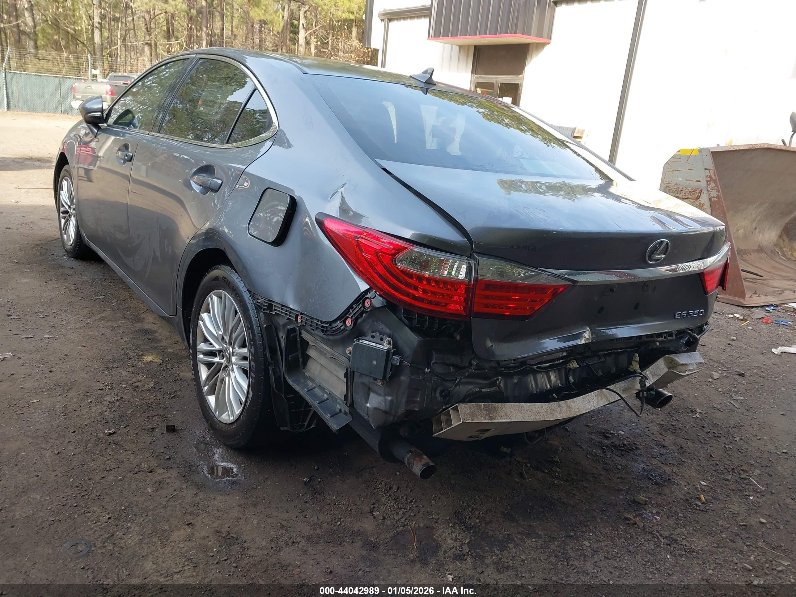 LEXUS ES image 3