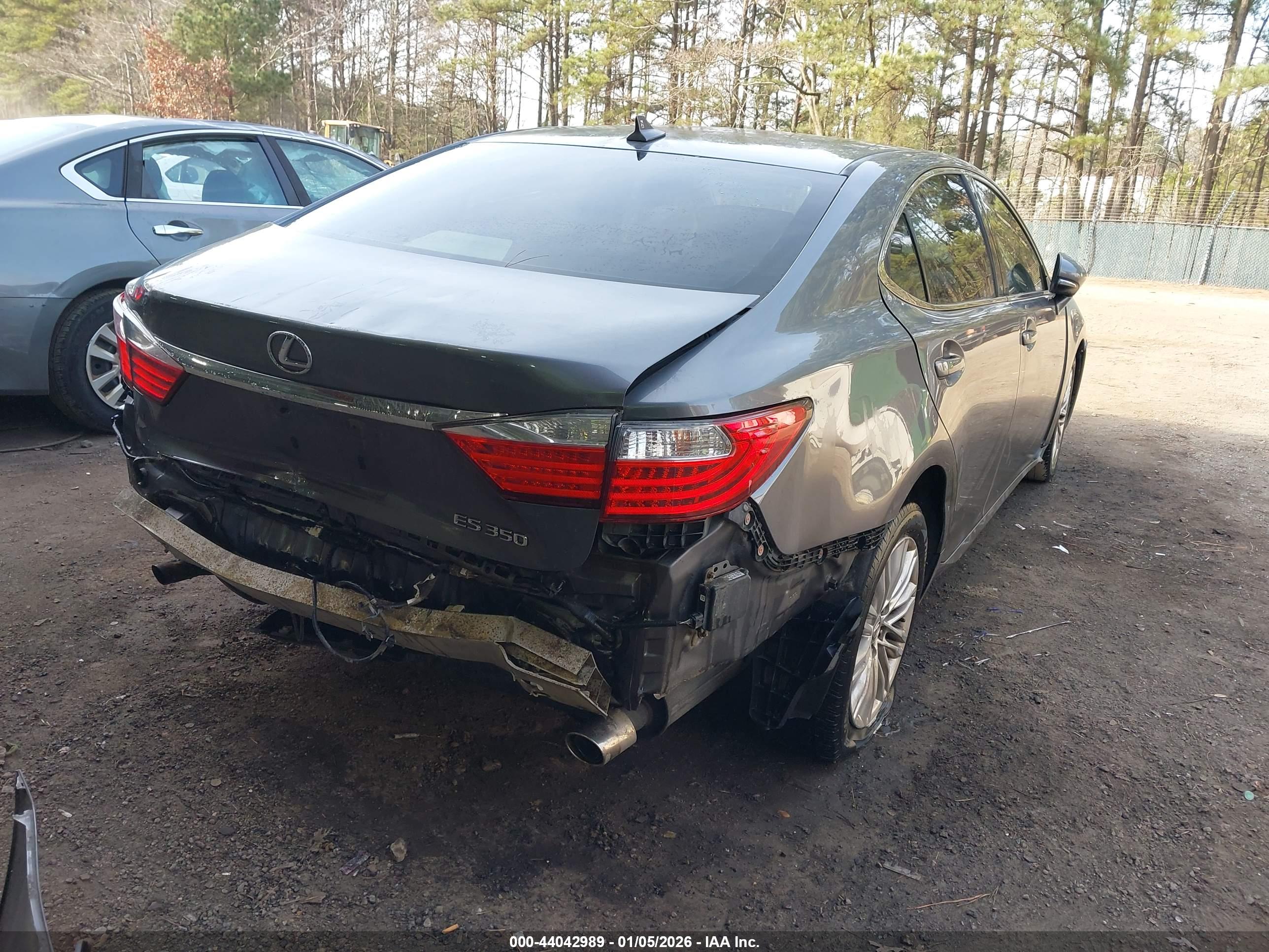 LEXUS ES image 4