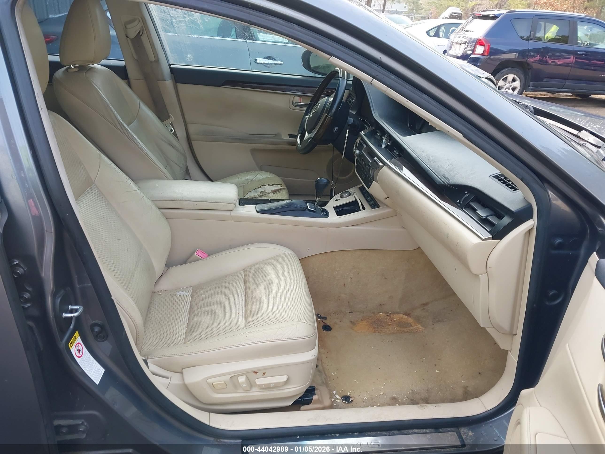 LEXUS ES image 5