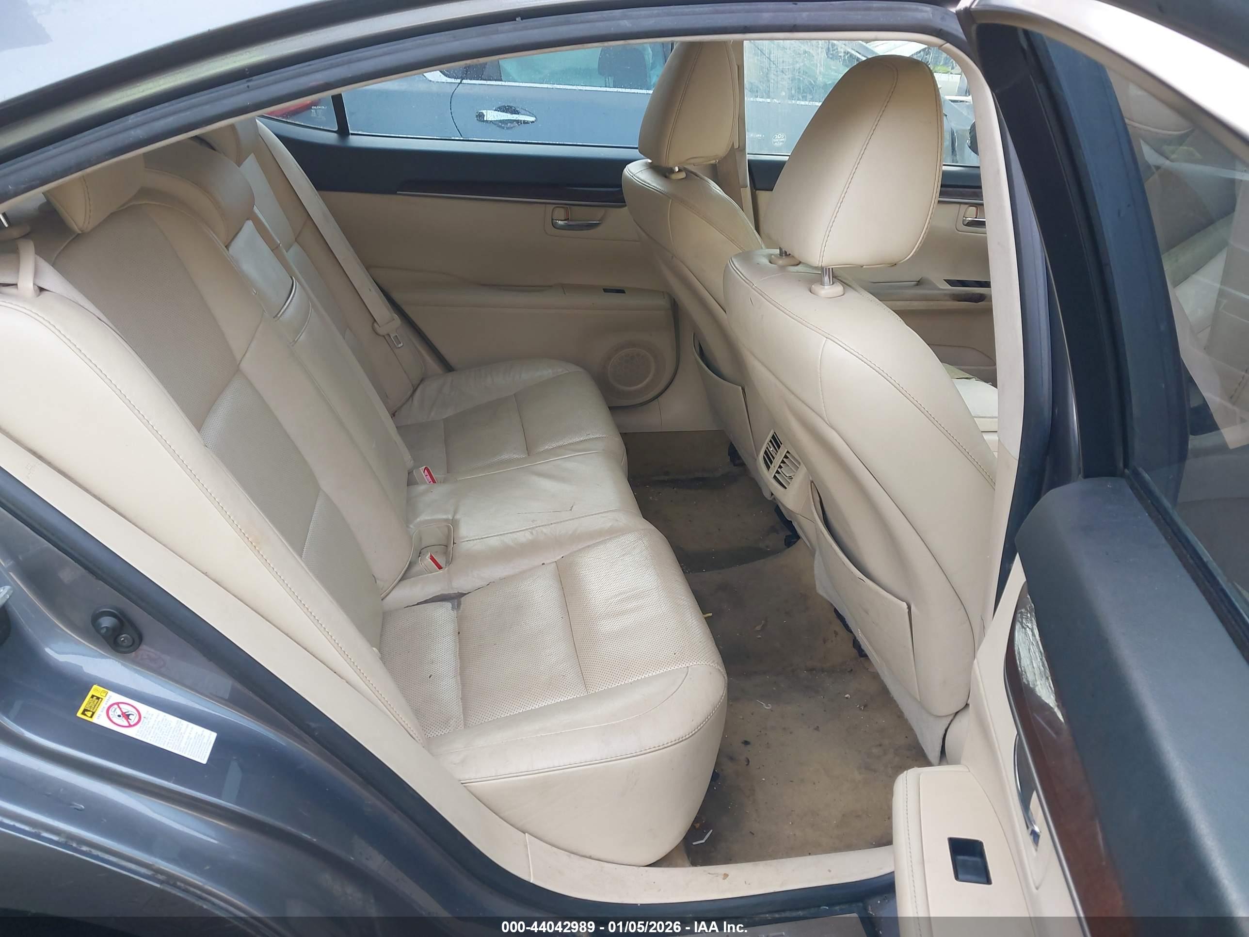 LEXUS ES image 8