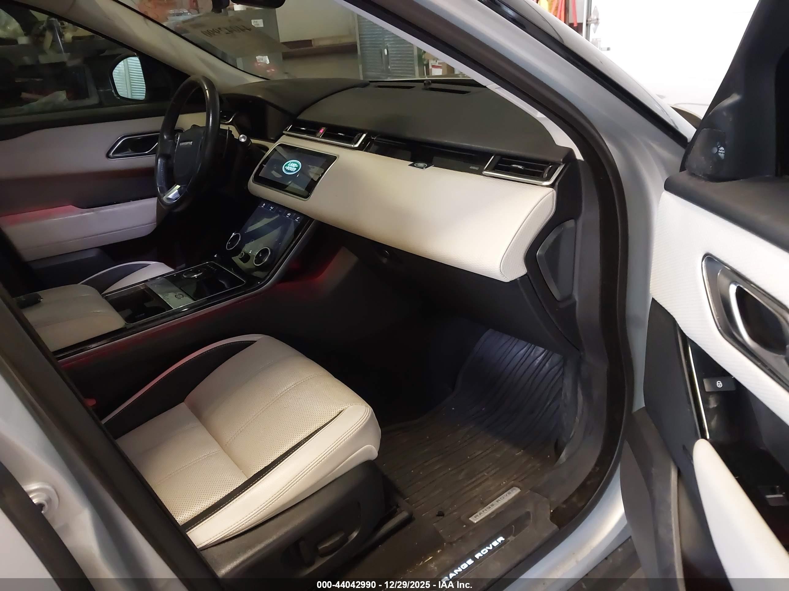 LAND ROVER image 5