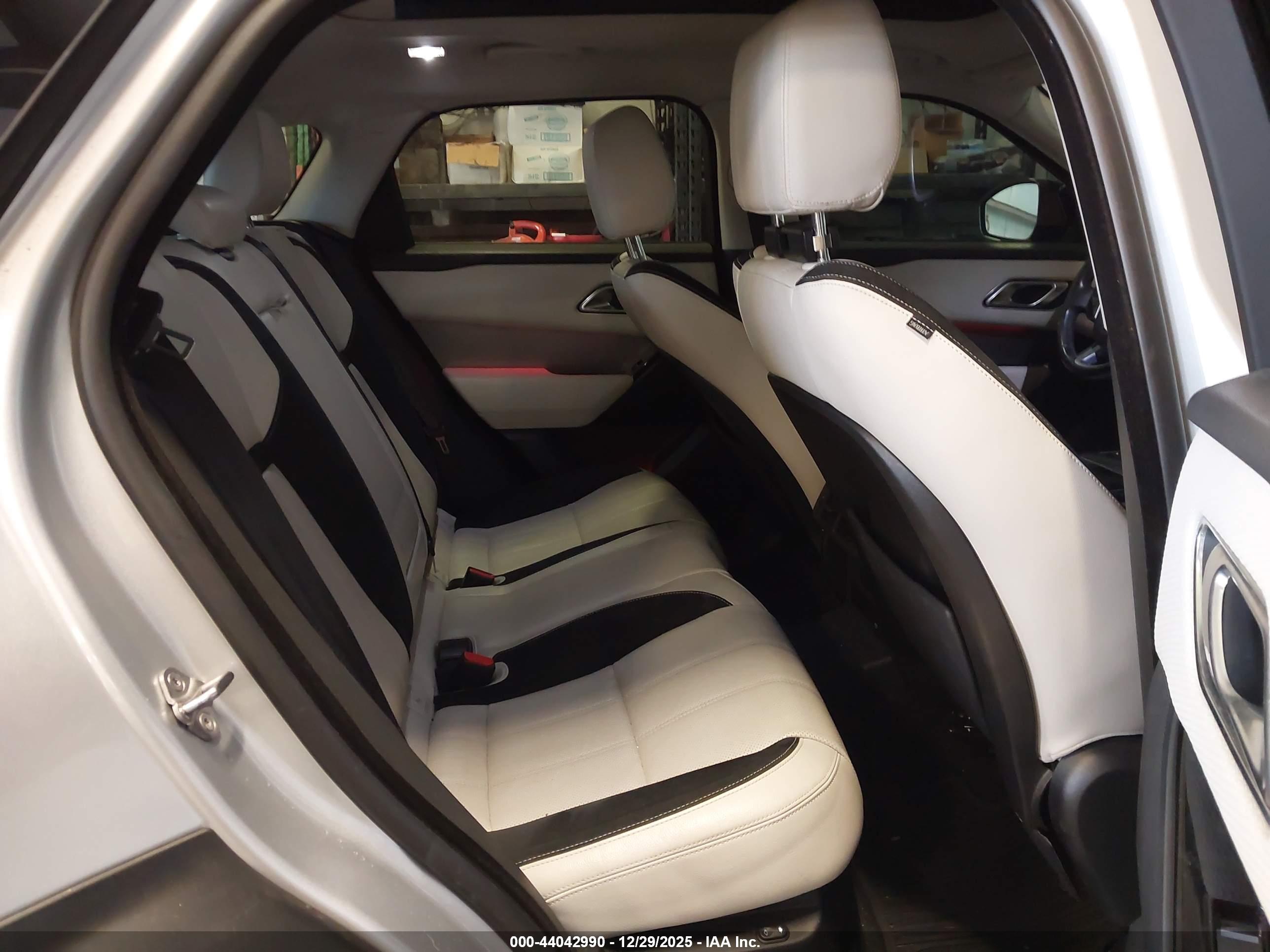 LAND ROVER image 8