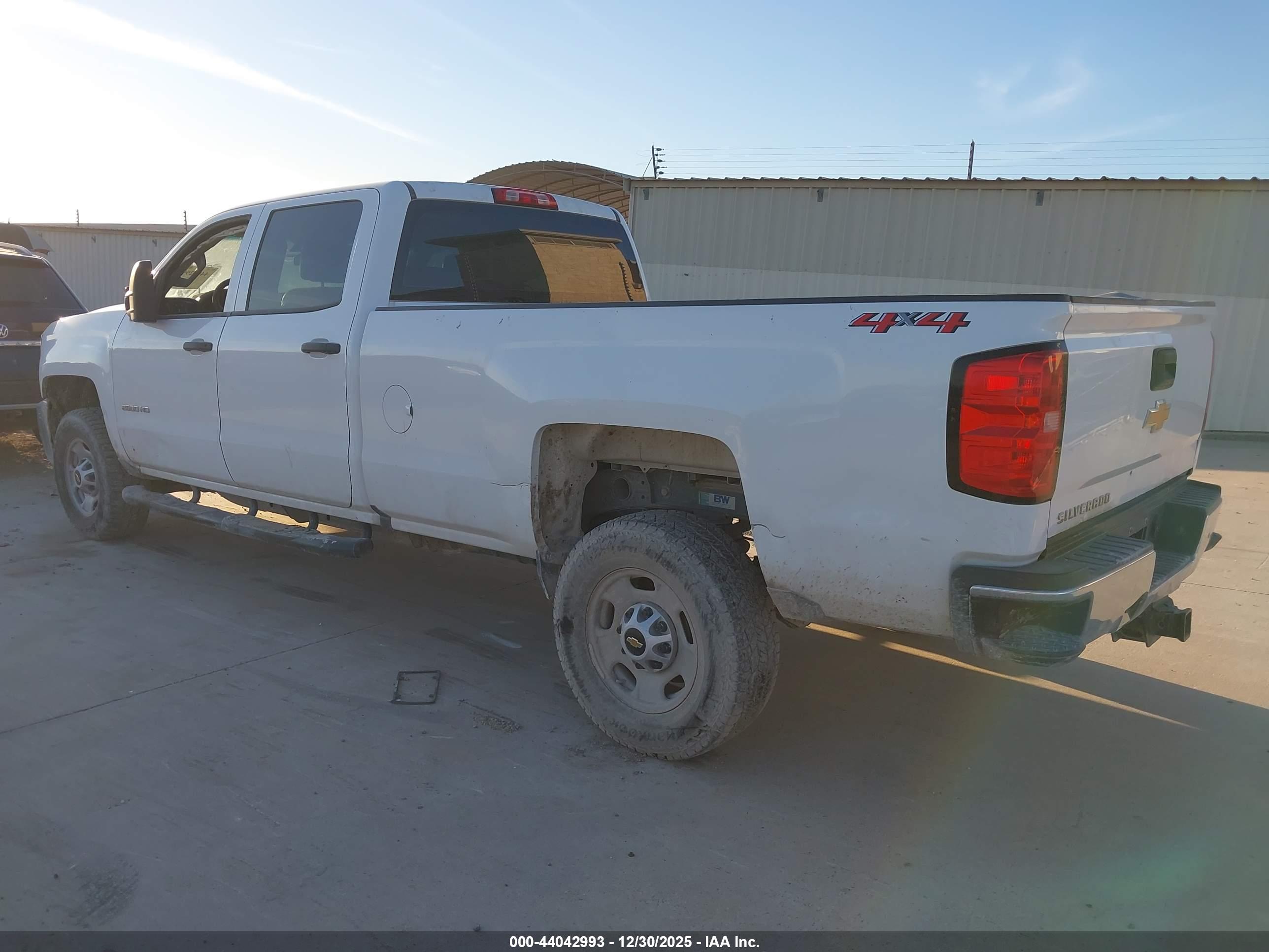 CHEVROLET SILVERADO image 3